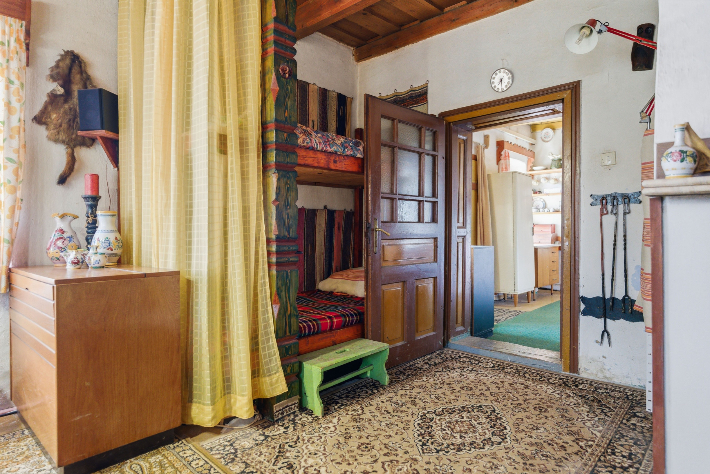 Celoročne obývateľná chalupa na Záhorí vo vidieckom štýle: • 3 izbová rekreačná nehnuteľnosť s veľkým slnečným pozemkom