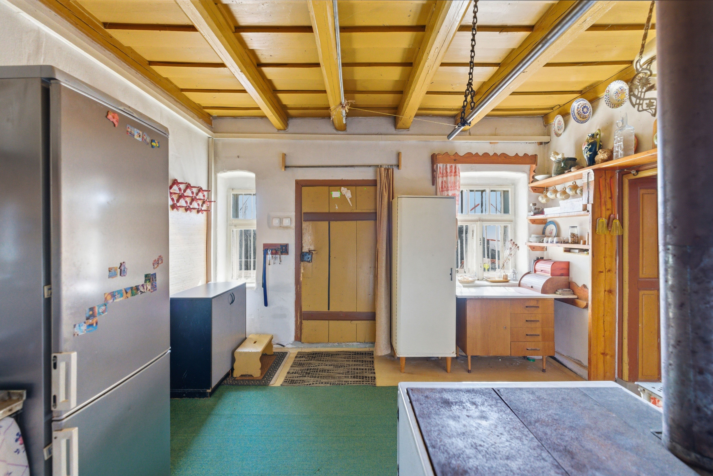 Celoročne obývateľná chalupa na Záhorí vo vidieckom štýle: • 3 izbová rekreačná nehnuteľnosť s veľkým slnečným pozemkom