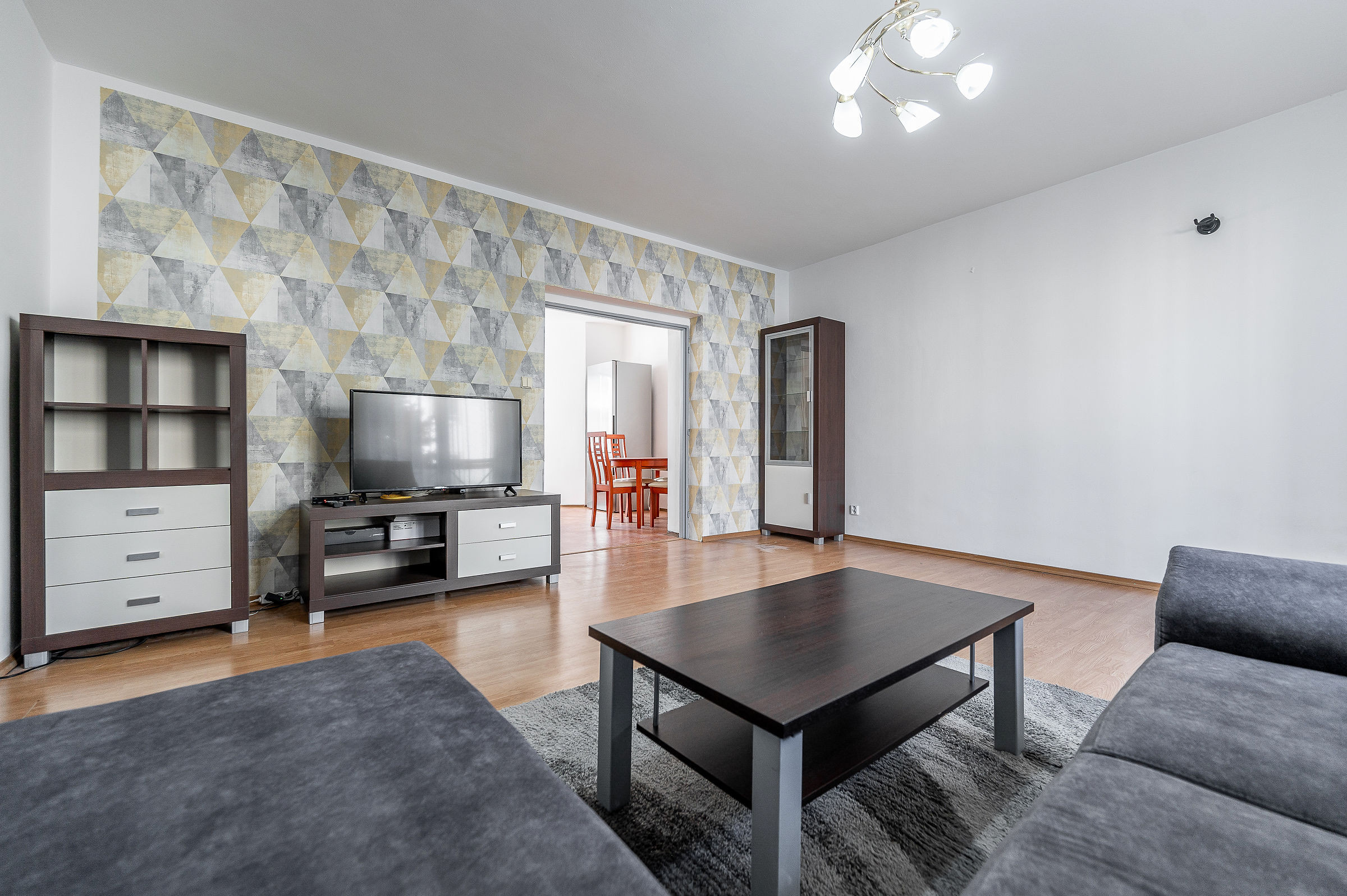 Ponúkame Vám na prenájom veľmi pekný 2 izbový byt  s parkovacím miestom v Košiciach na ulici Rastislavova