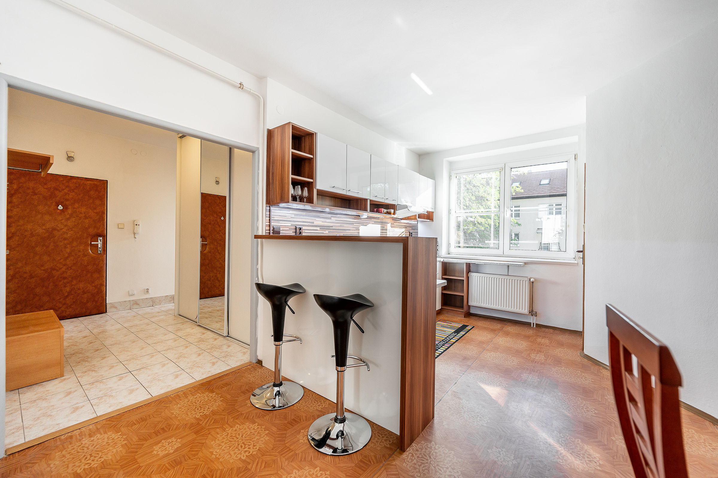 Ponúkame Vám na prenájom veľmi pekný 2 izbový byt  s parkovacím miestom v Košiciach na ulici Rastislavova