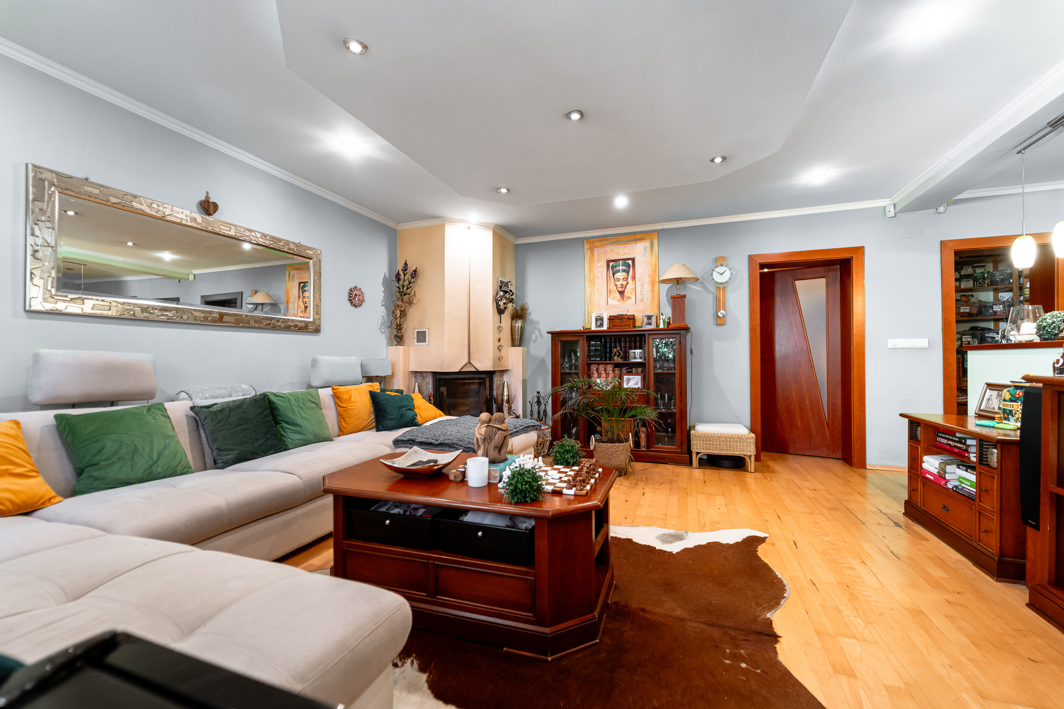 Ponúkam Vám na predaj priestranný rodinný dom v radovej zástavbe v mestskej časti Košice – Západ – Prievidzská ul.