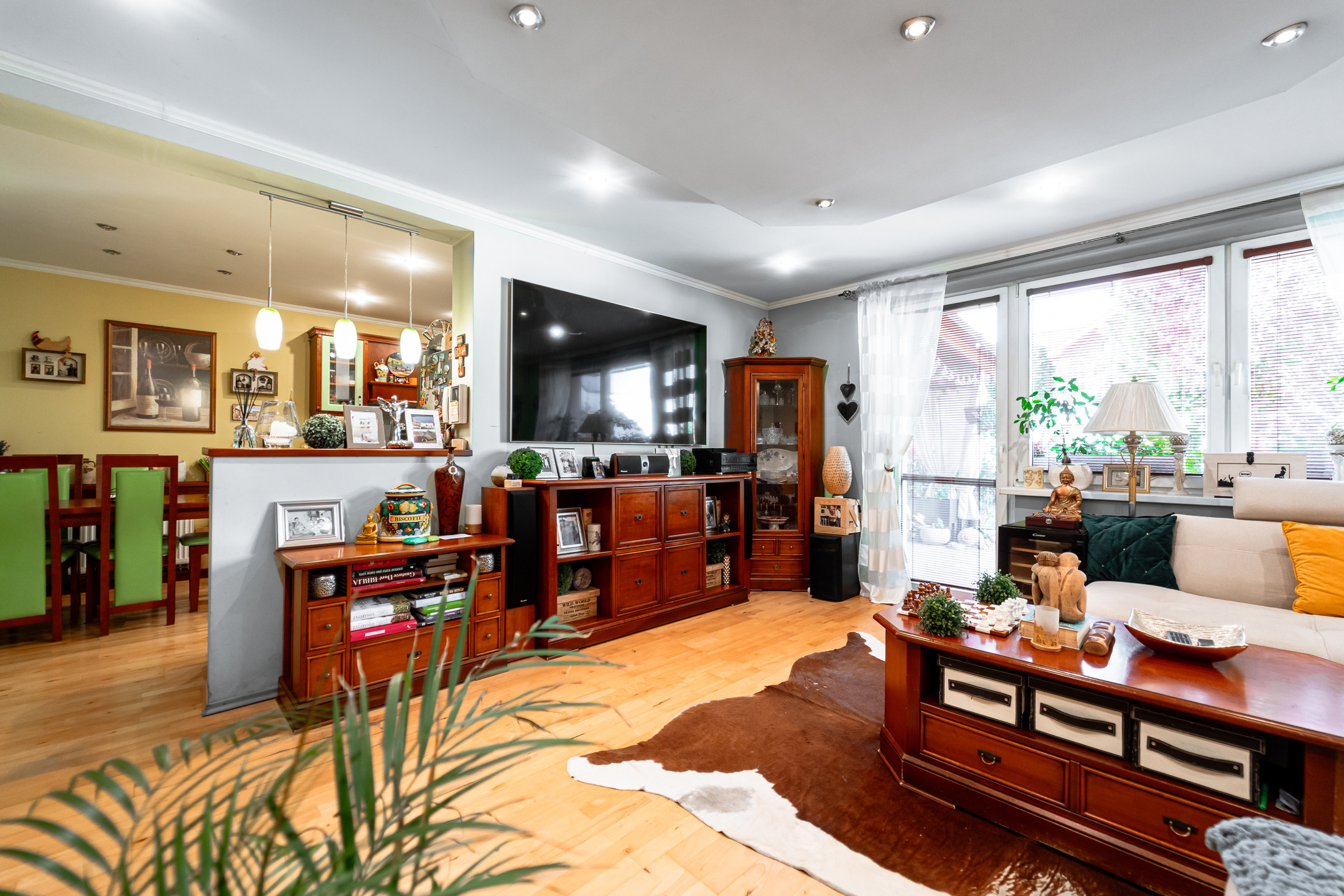 Ponúkam Vám na predaj priestranný rodinný dom v radovej zástavbe v mestskej časti Košice – Západ – Prievidzská ul.