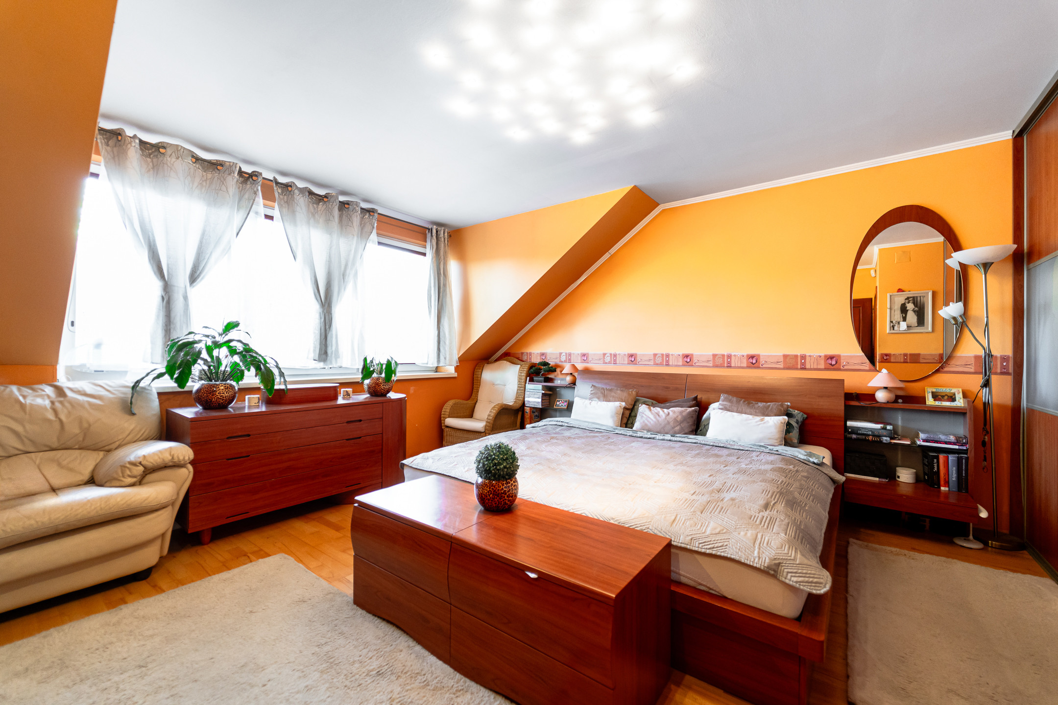 Ponúkam Vám na predaj priestranný rodinný dom v radovej zástavbe v mestskej časti Košice – Západ – Prievidzská ul.