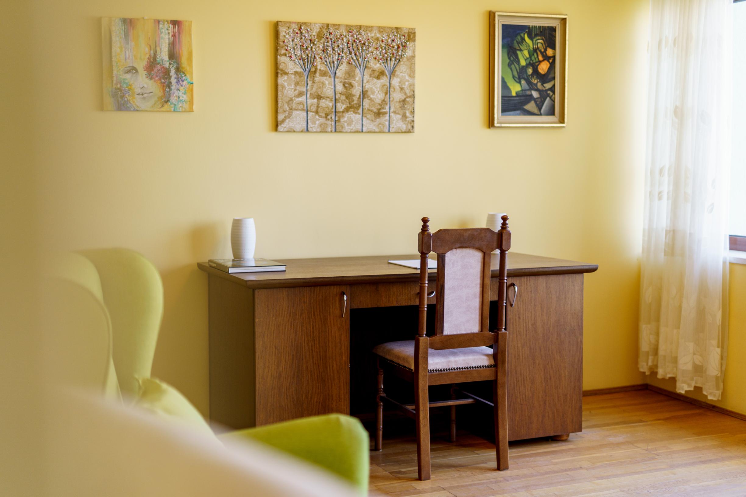 Na PREDAJ priestranný 6-izbový dom v exkluzívnej prvej línii na Slnečných jazerách – JUH