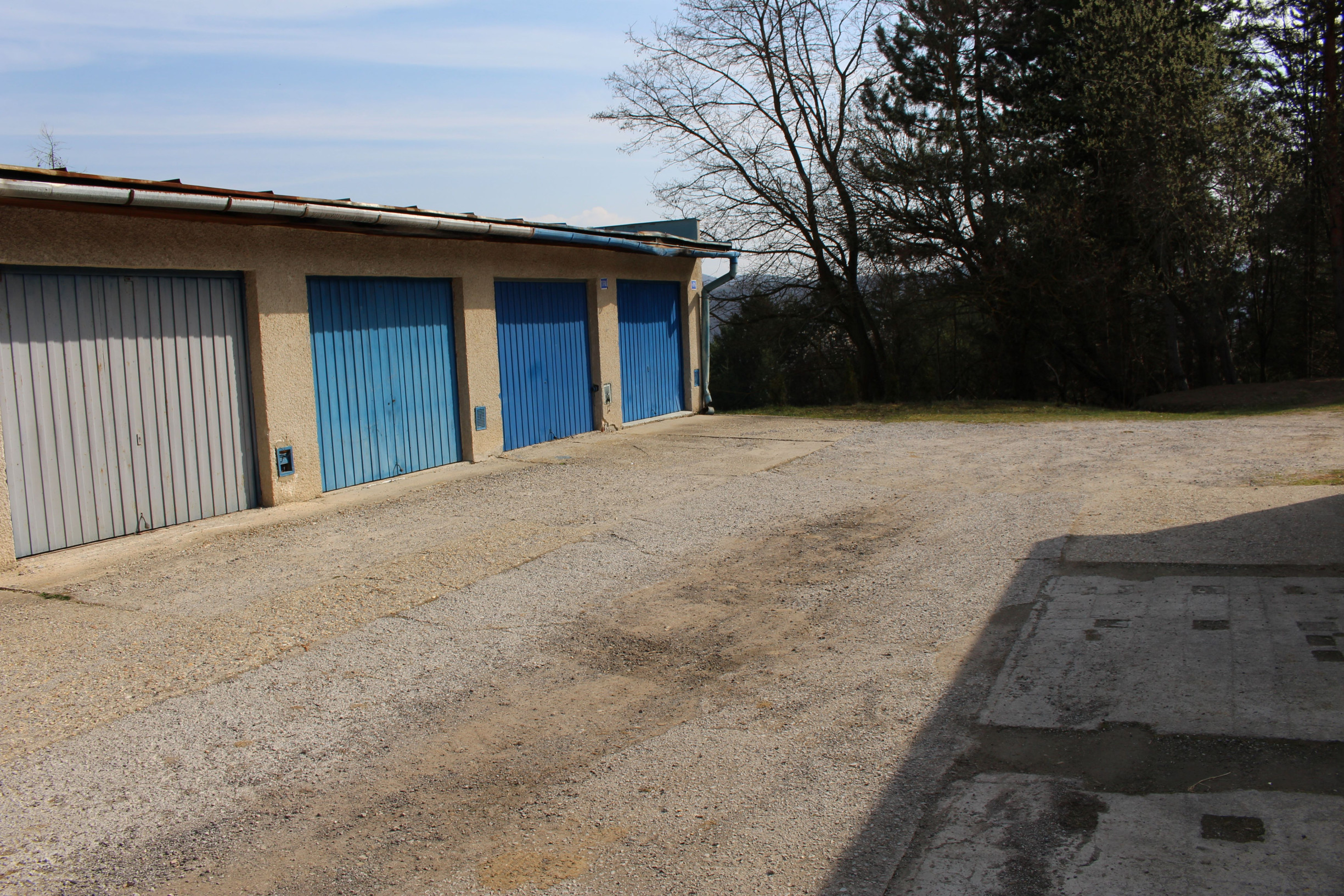 Predaj garáž 18 m2 s elektr. 220/400 V  Banská Bystrica- Tulská