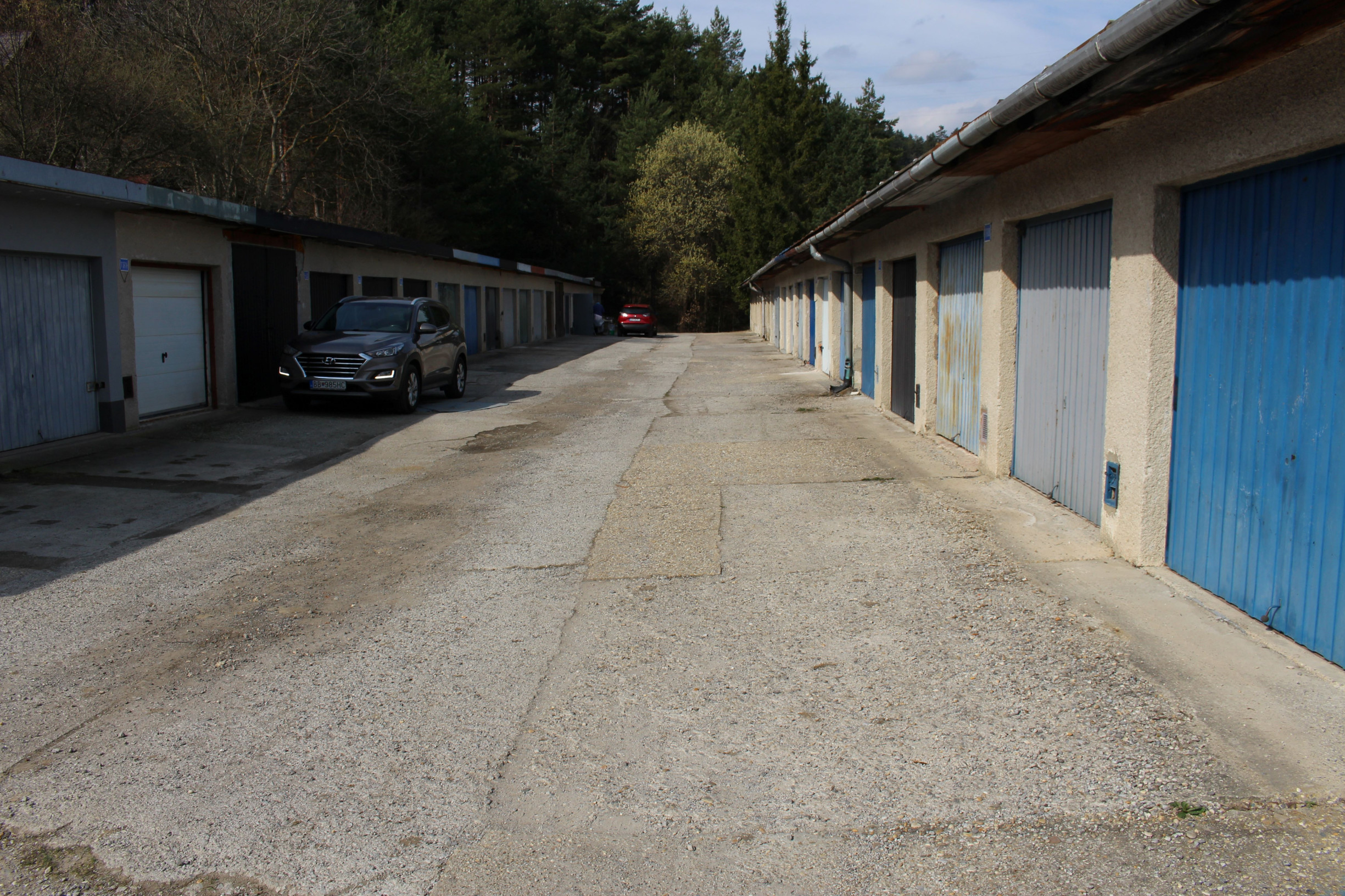 Predaj garáž 18 m2 s elektr. 220/400 V  Banská Bystrica- Tulská