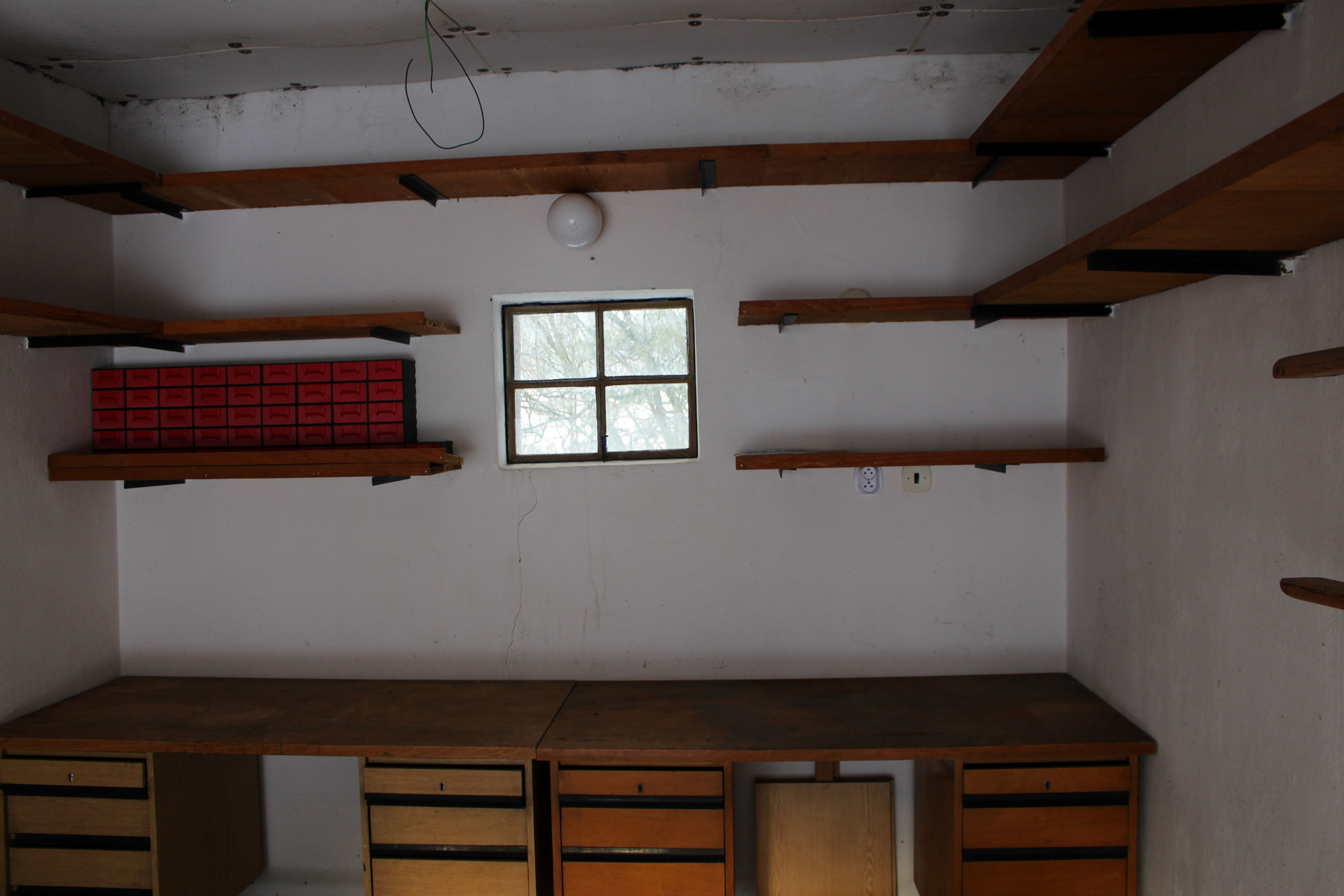 Predaj garáž 18 m2 s elektr. 220/400 V  Banská Bystrica- Tulská