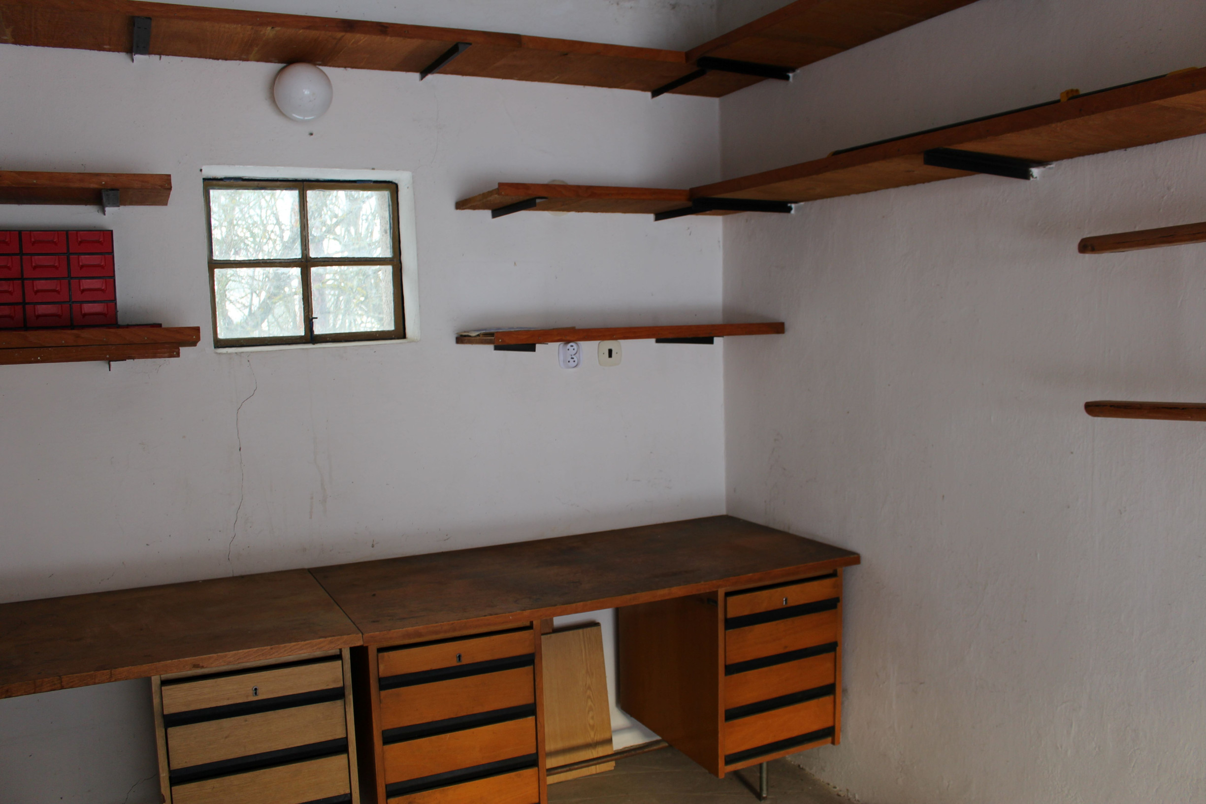 Predaj garáž 18 m2 s elektr. 220/400 V  Banská Bystrica- Tulská