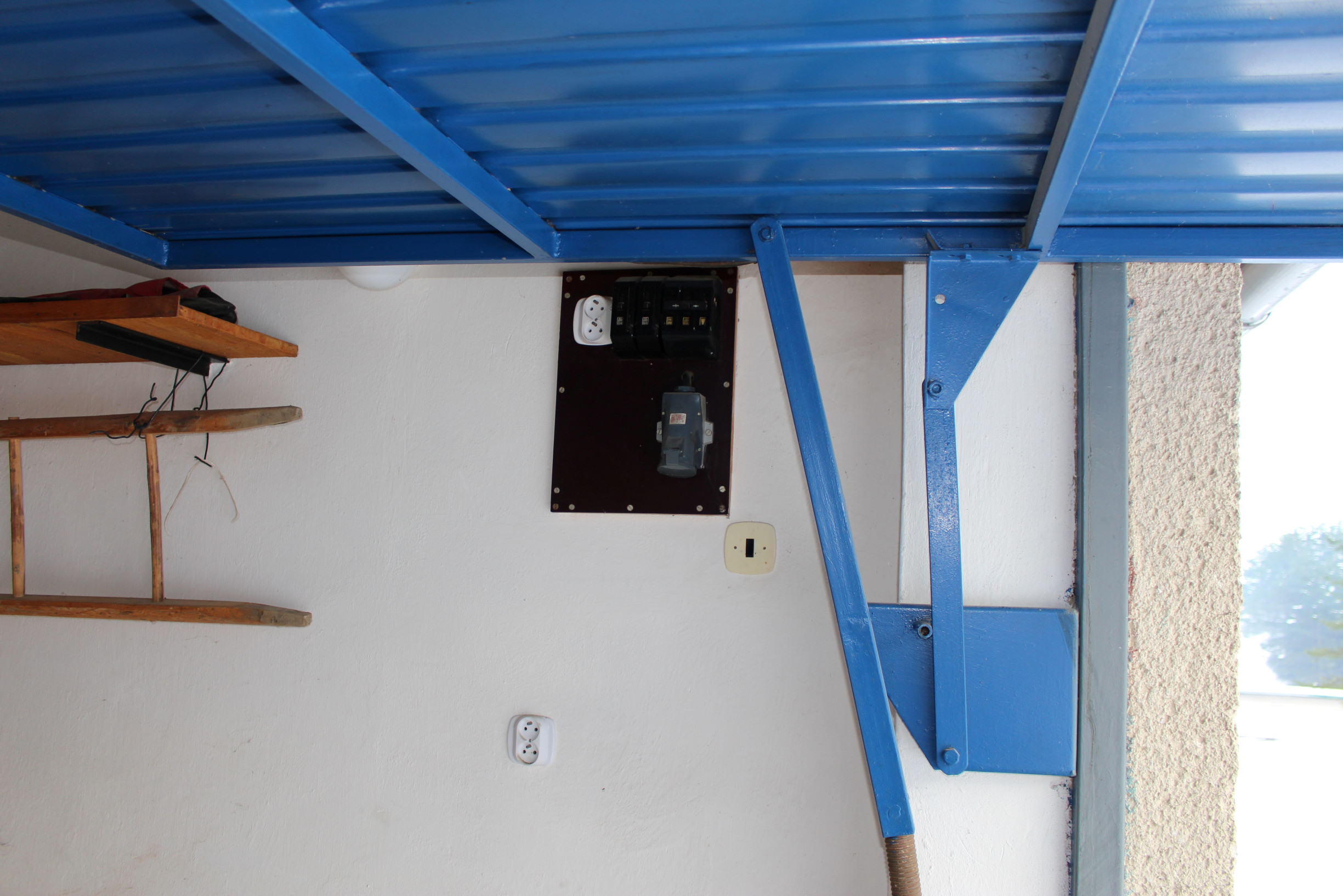 Predaj garáž 18 m2 s elektr. 220/400 V  Banská Bystrica- Tulská