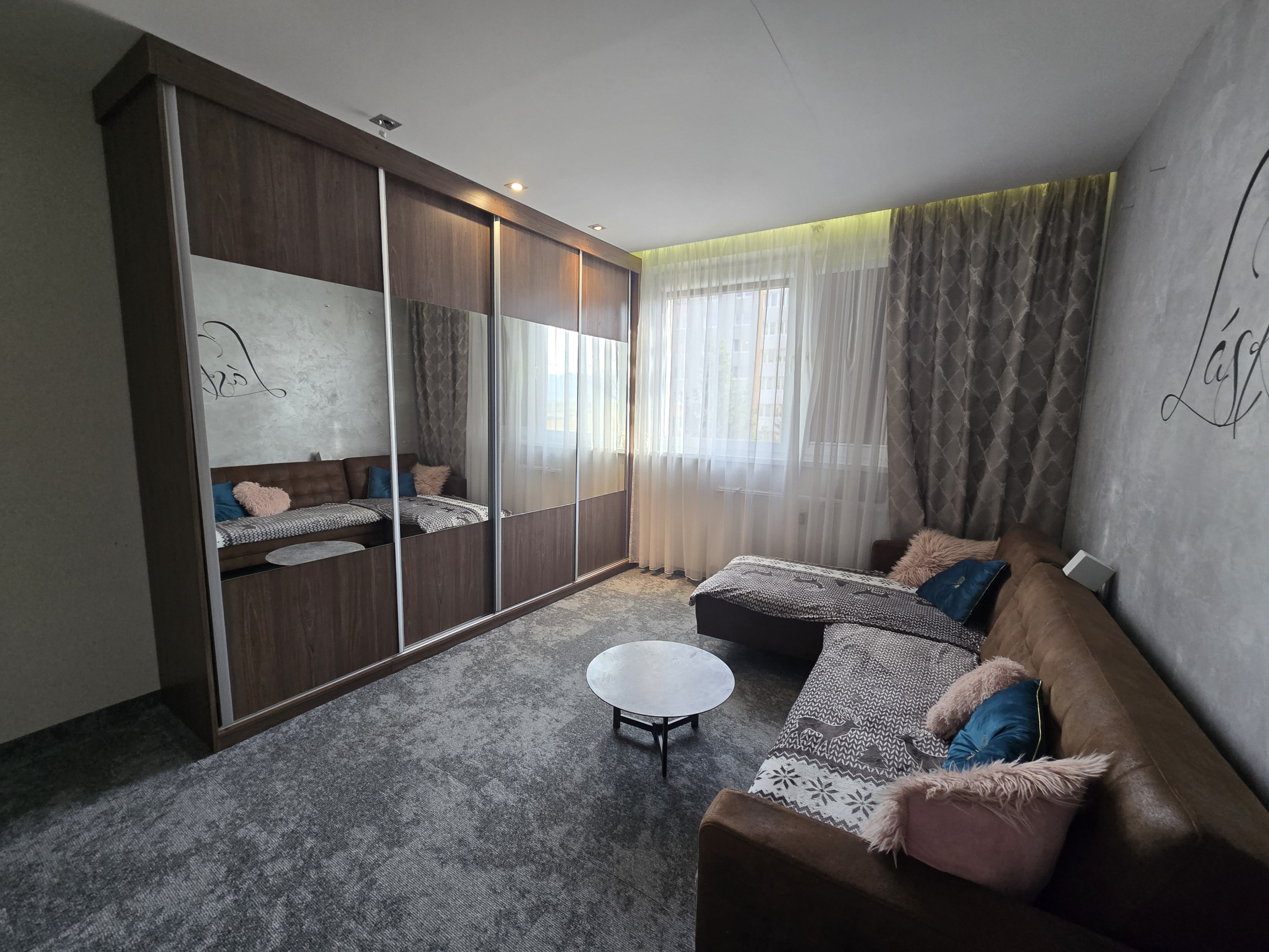 REZERVOVANÉ - Exkluzívne na predaj 4-izbový nadštandardný  byt s balkónom v Poprade na  ulici Šrobárovej