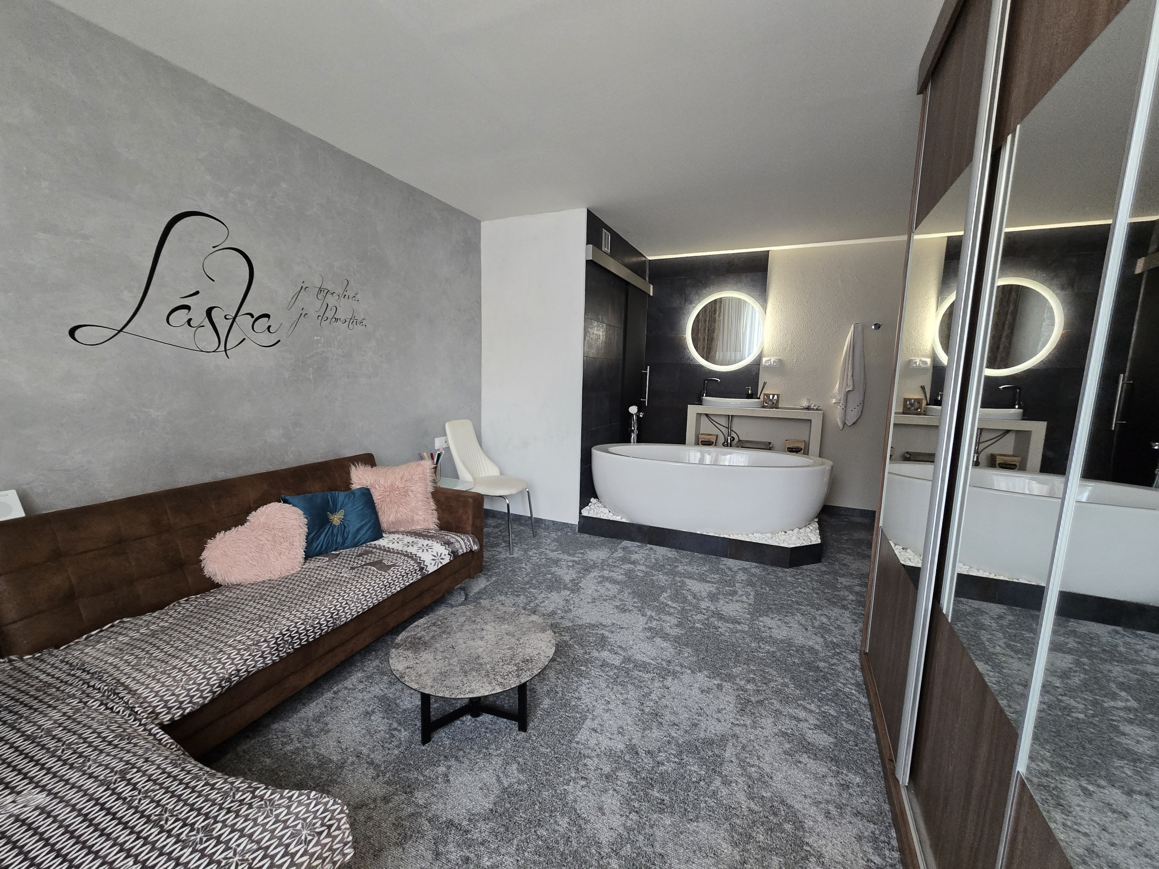 REZERVOVANÉ - Exkluzívne na predaj 4-izbový nadštandardný  byt s balkónom v Poprade na  ulici Šrobárovej