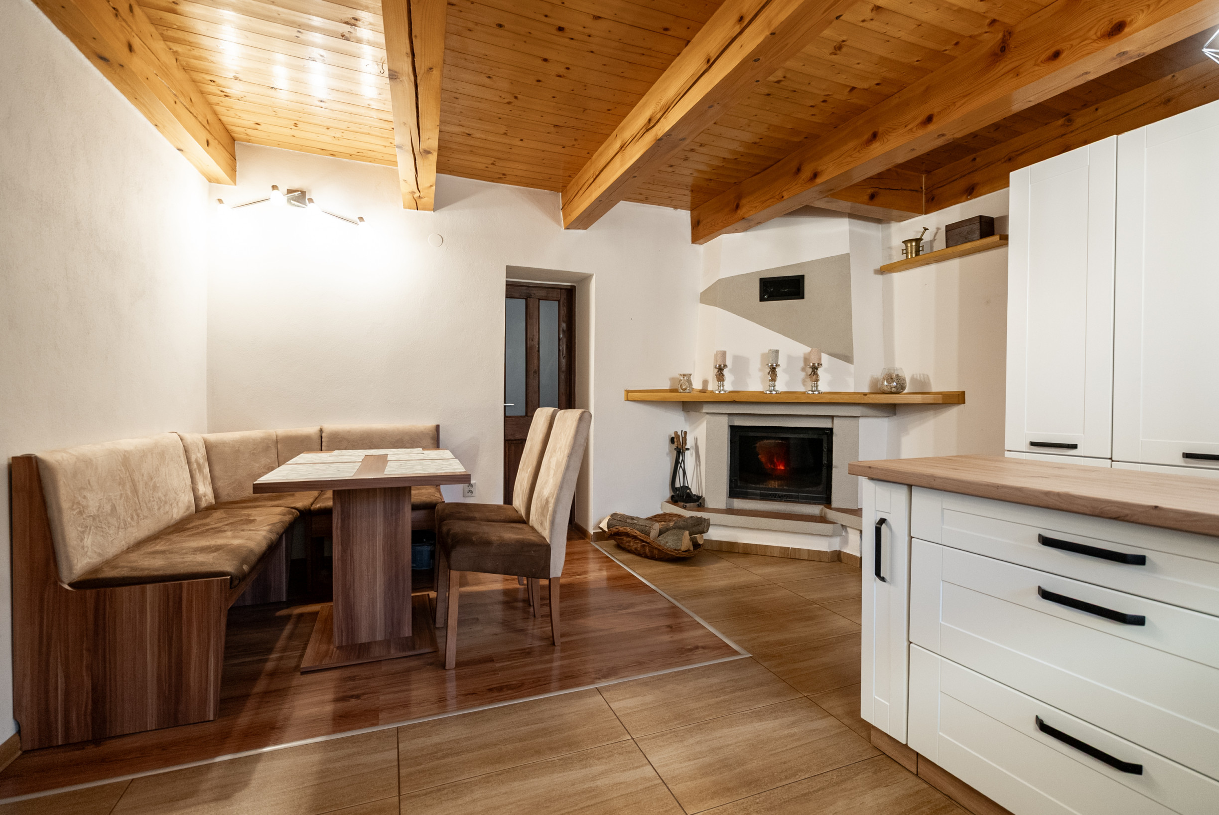 REZERVOVANÉ - Exkluzívne na predaj 3-izbový rodinný dom po kompletnej rekonštrukcii v obci Banská Belá, okres Banská Štiavnica