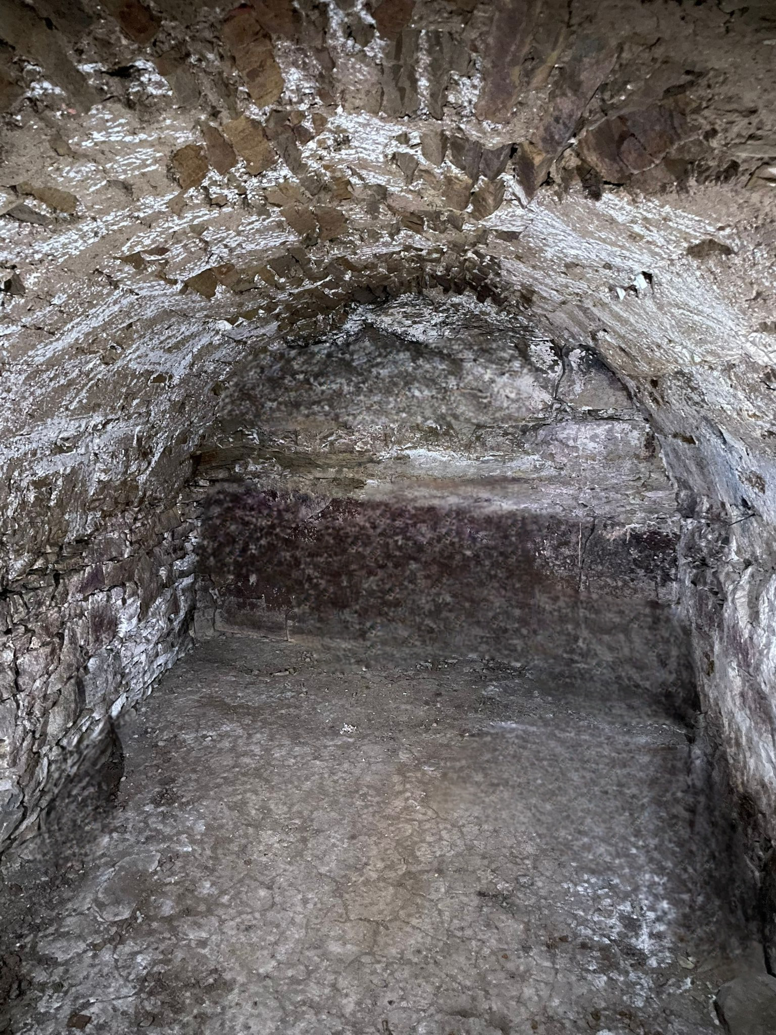 Exkluzívne na predaj  starší neobytný rodinný dom vhodný na renováciu, prípadne výstavu nového rodinného domu, obec Stráže - okres Poprad