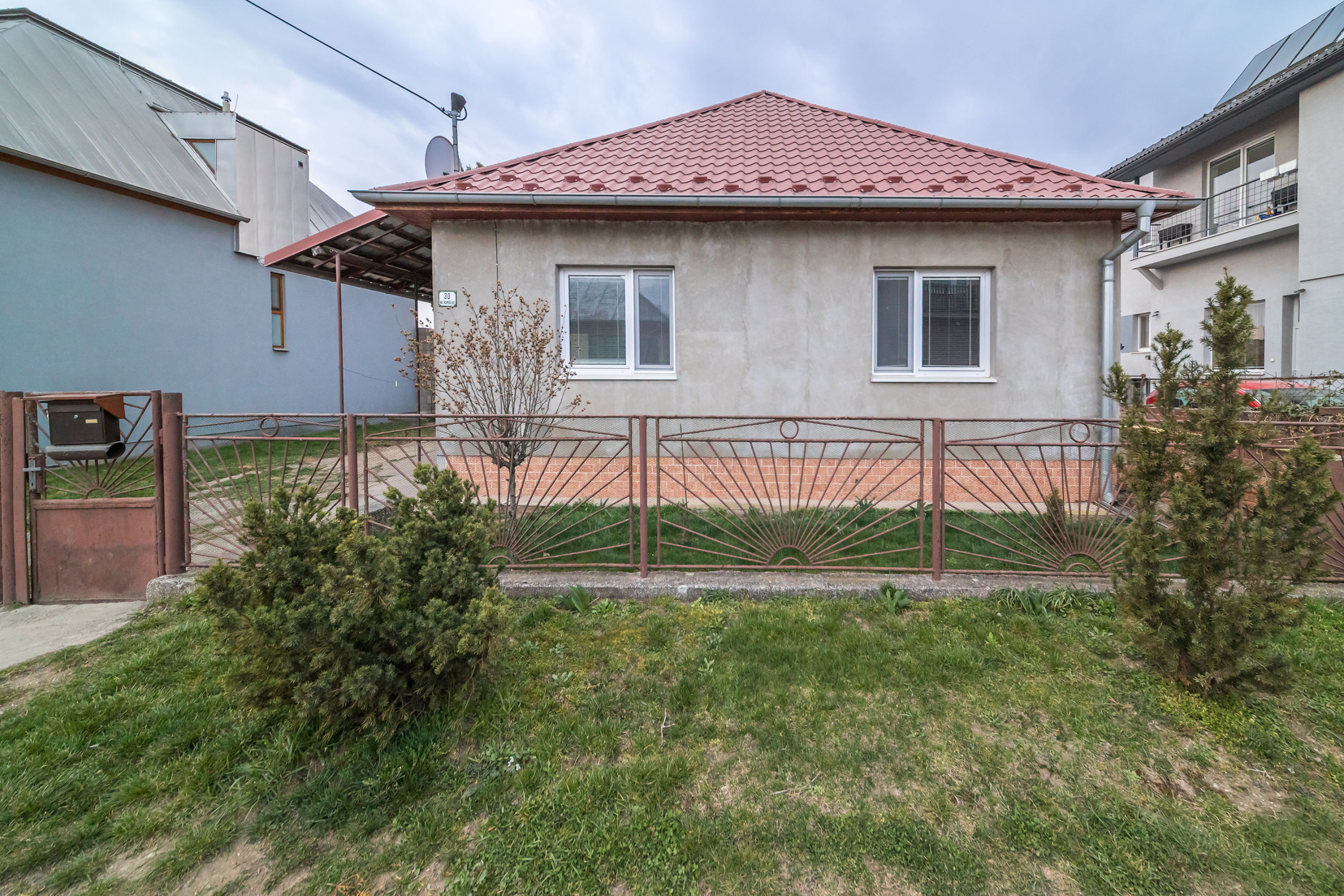 Na predaj tehlový • 4i RD v slepej ulici • Valaliky