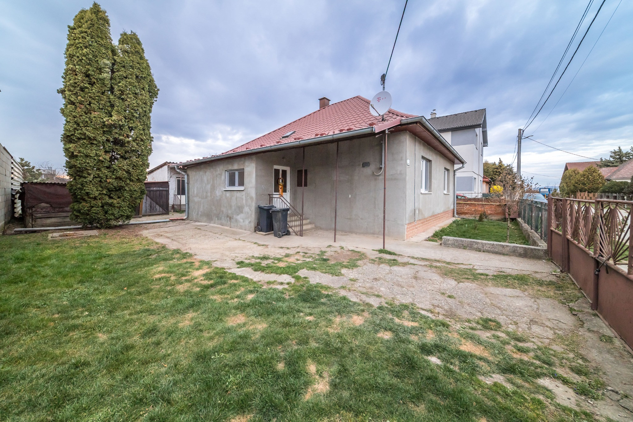 Na predaj tehlový • 4i RD v slepej ulici • Valaliky