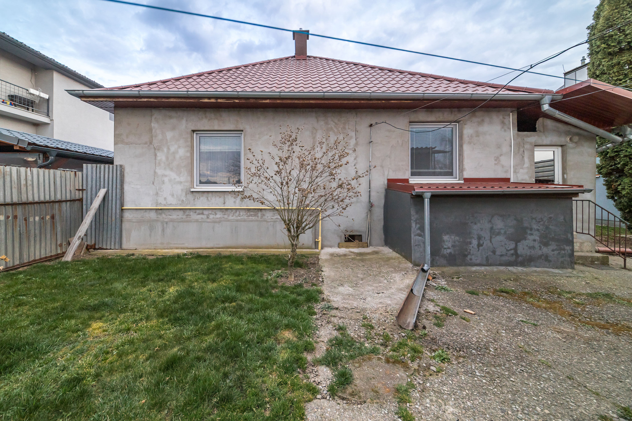 Na predaj tehlový • 4i RD v slepej ulici • Valaliky