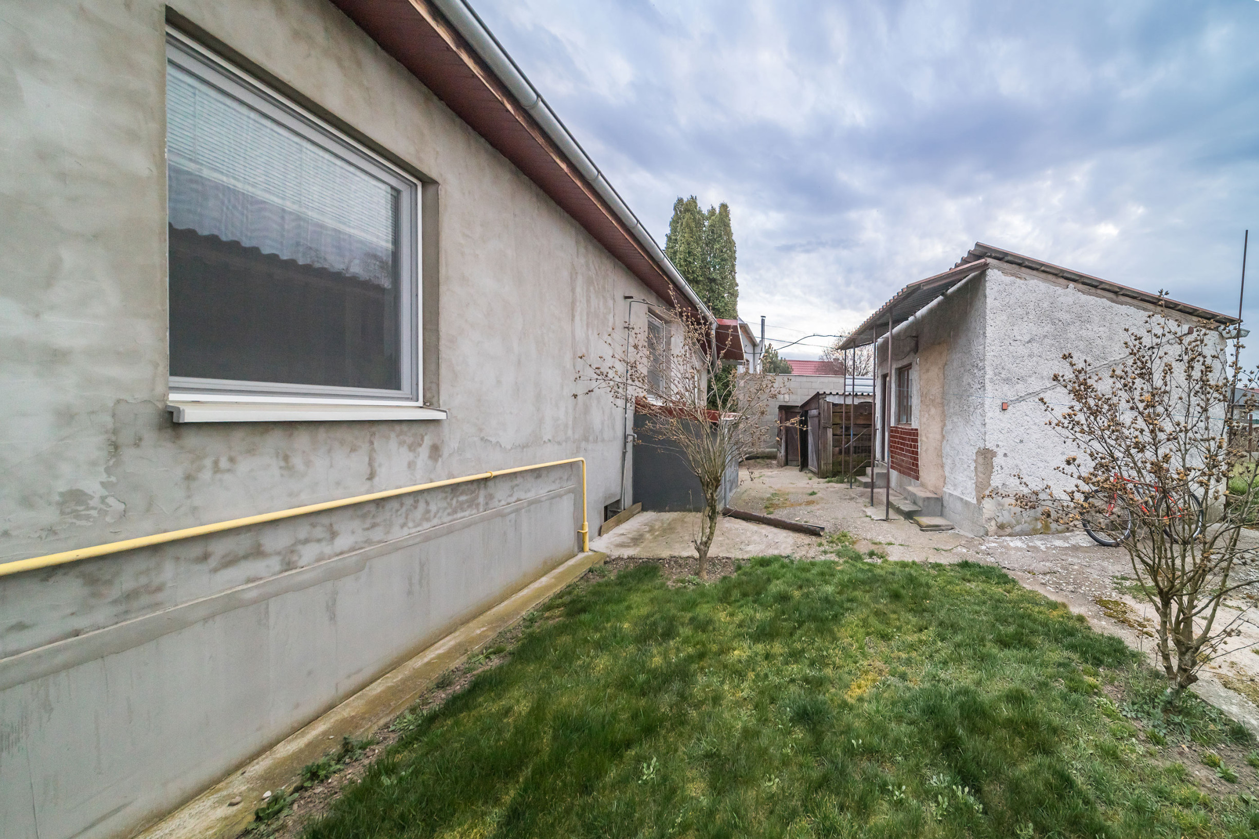 Na predaj tehlový • 4i RD v slepej ulici • Valaliky