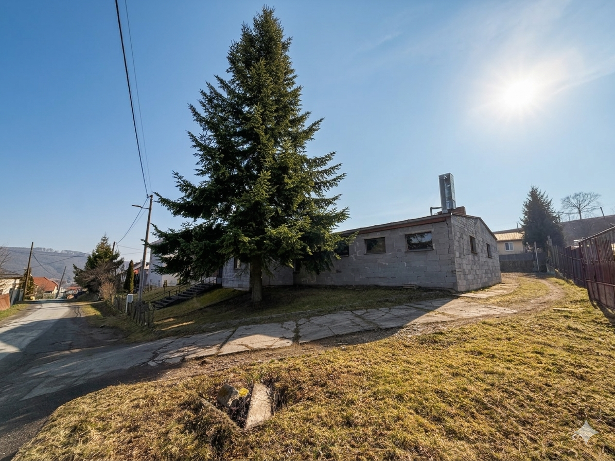 Priemyselný areál s potenciálom v Hanušovciach nad Topľou na predaj