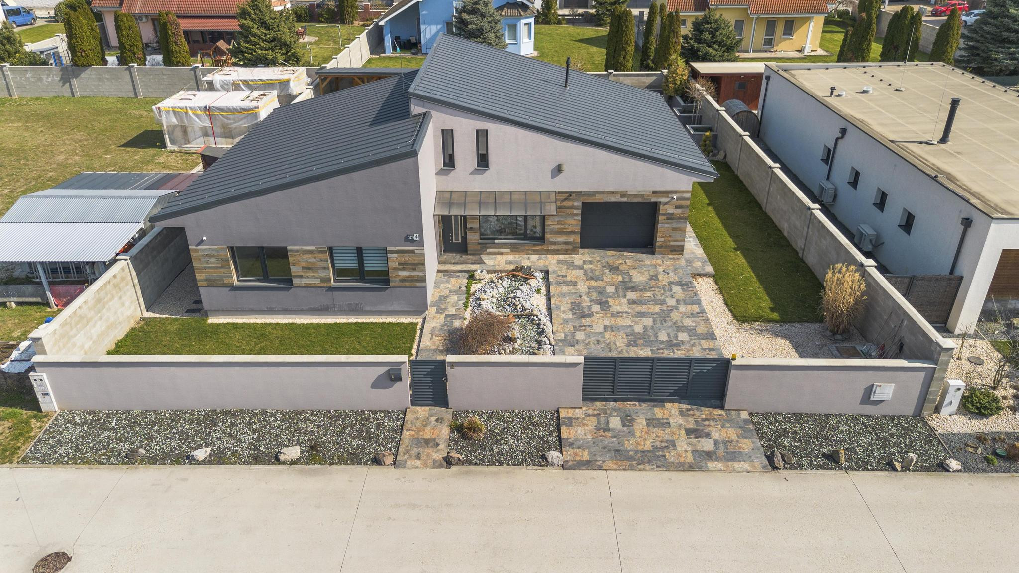 Na predaj moderný rodinný dom, ponúkajúci komfortné a nadštandardné  bývanie