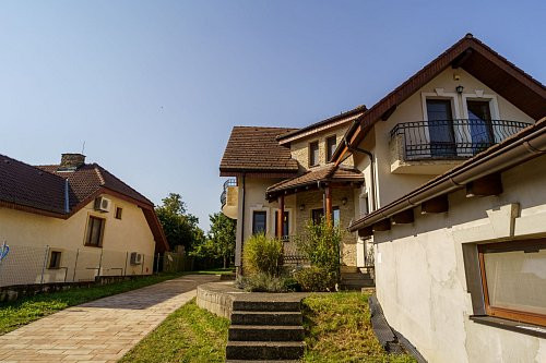 Na prenájom krásny 6-izbový rodinný dom v meste Vrbové, s priestranným  pozemkom 2167 m2, Piešťany