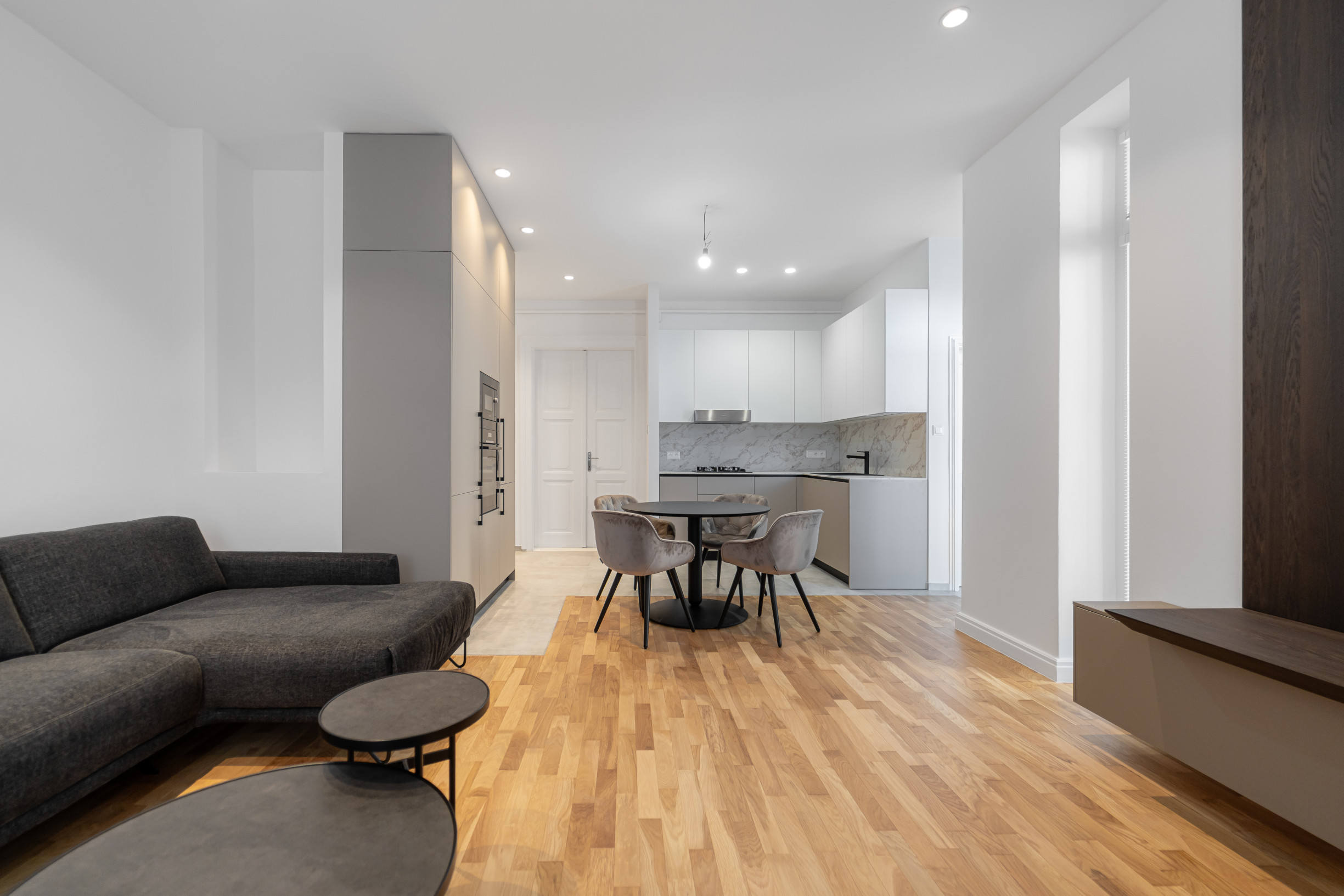 Tehlový 3 izbový byt 92 m2 po novej kompletnej rekonštrukcii s balkónom v centre mesta na ul. Palackého v Košiciach.
