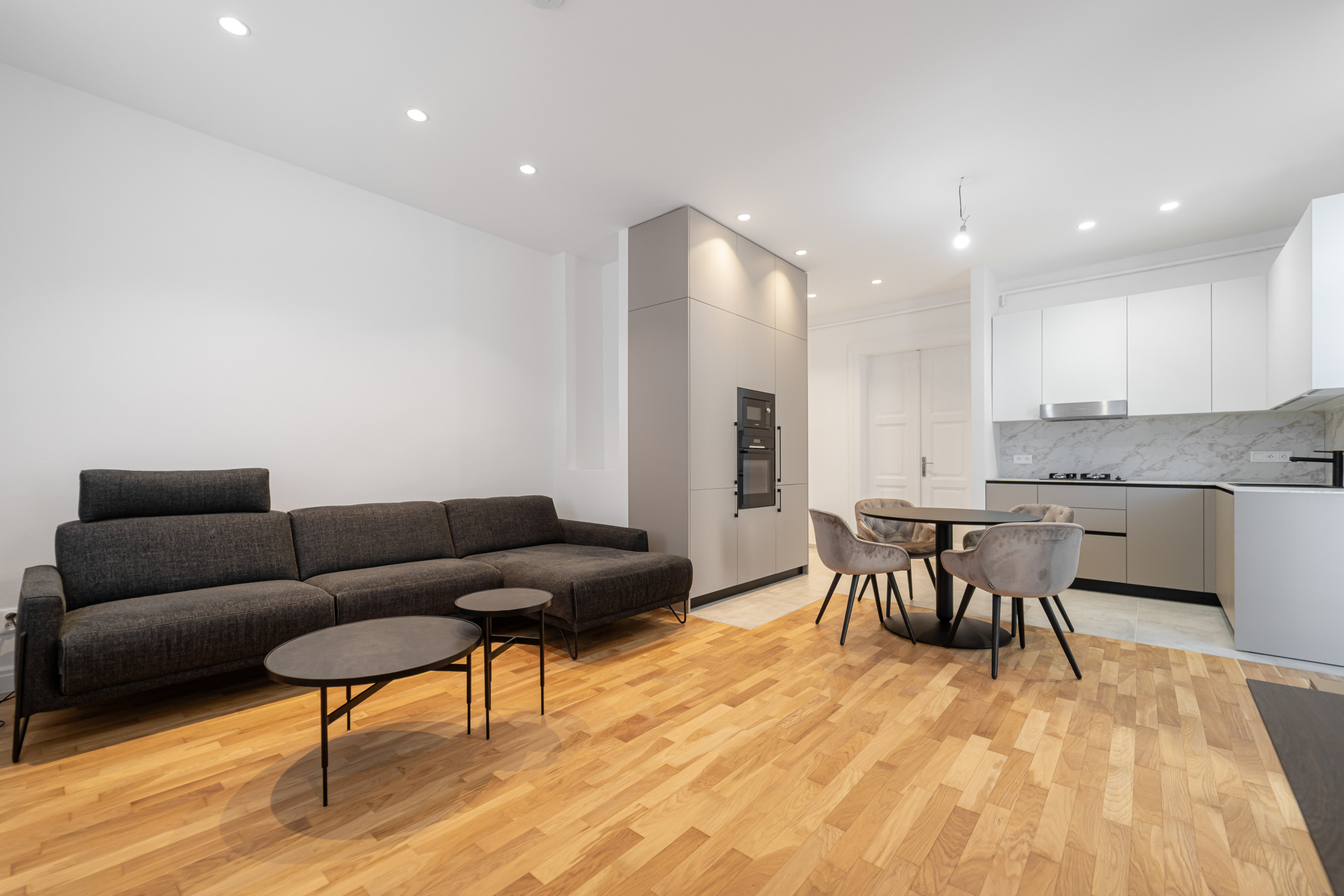 Tehlový 3 izbový byt 92 m2 po novej kompletnej rekonštrukcii s balkónom v centre mesta na ul. Palackého v Košiciach.