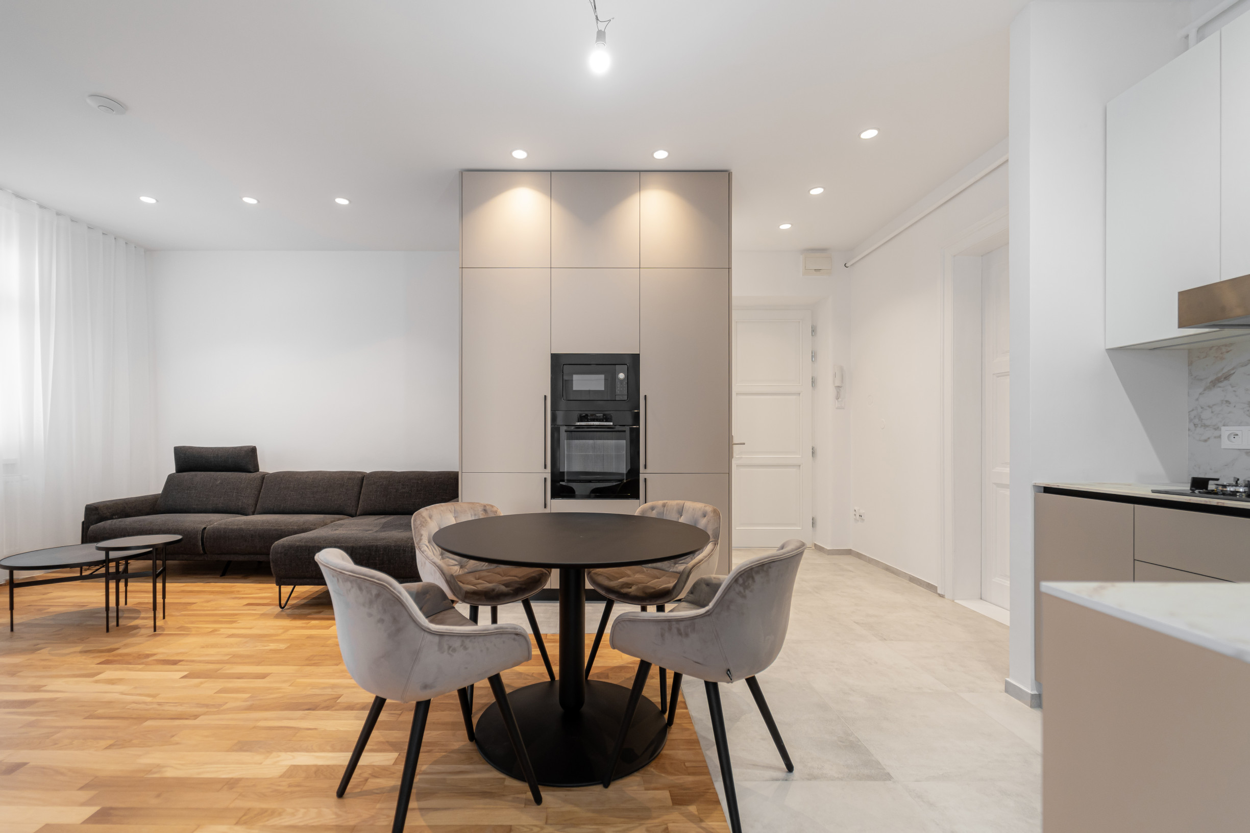 Tehlový 3 izbový byt 92 m2 po novej kompletnej rekonštrukcii s balkónom v centre mesta na ul. Palackého v Košiciach.