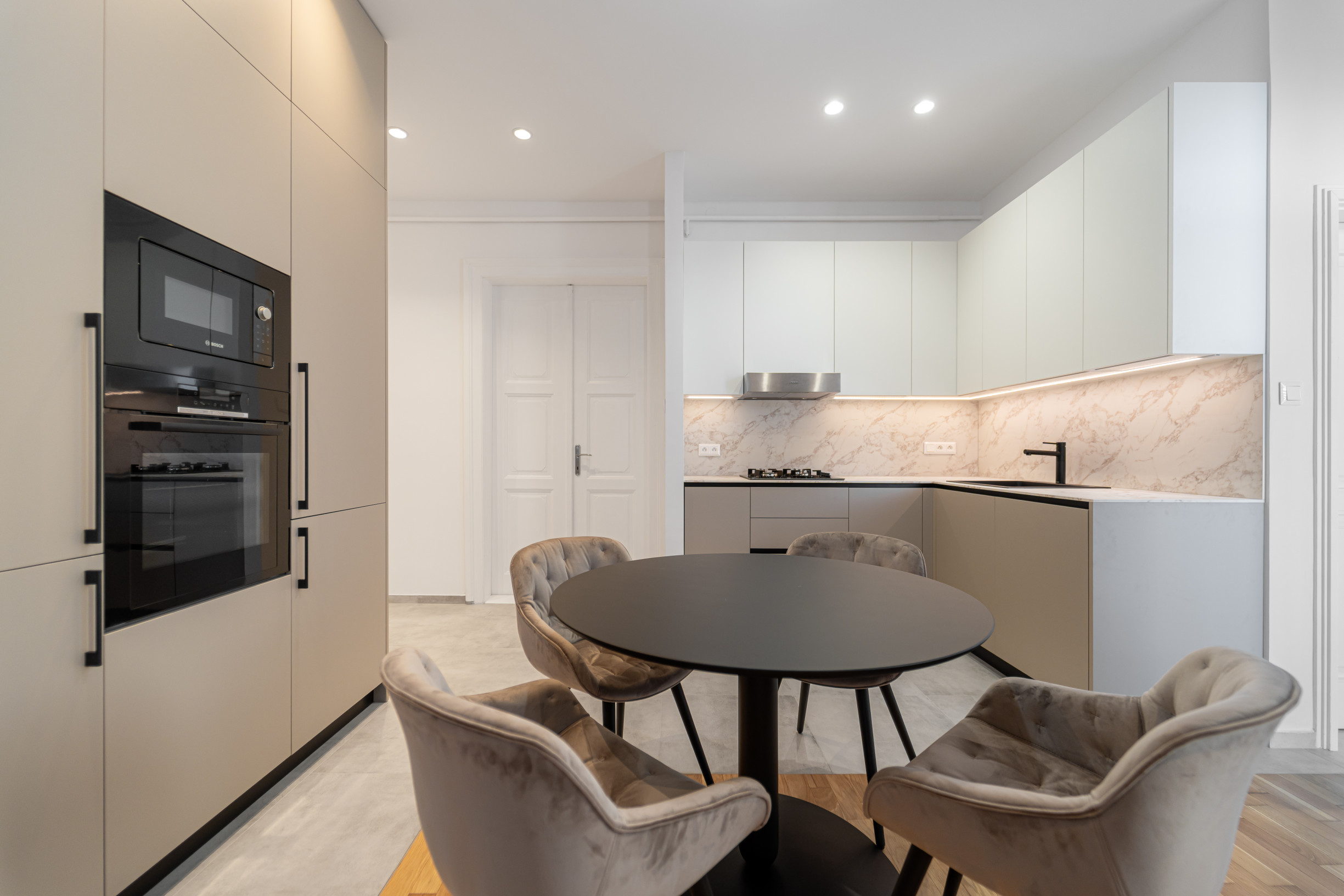 Tehlový 3 izbový byt 92 m2 po novej kompletnej rekonštrukcii s balkónom v centre mesta na ul. Palackého v Košiciach.