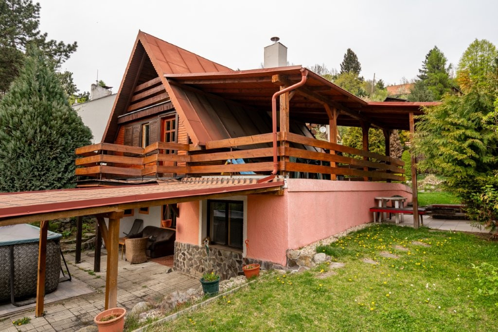 REKREAČNÁ CHATA V SRDCI MALÝCH KARPÁT – PEZINOK, LEITNÉ