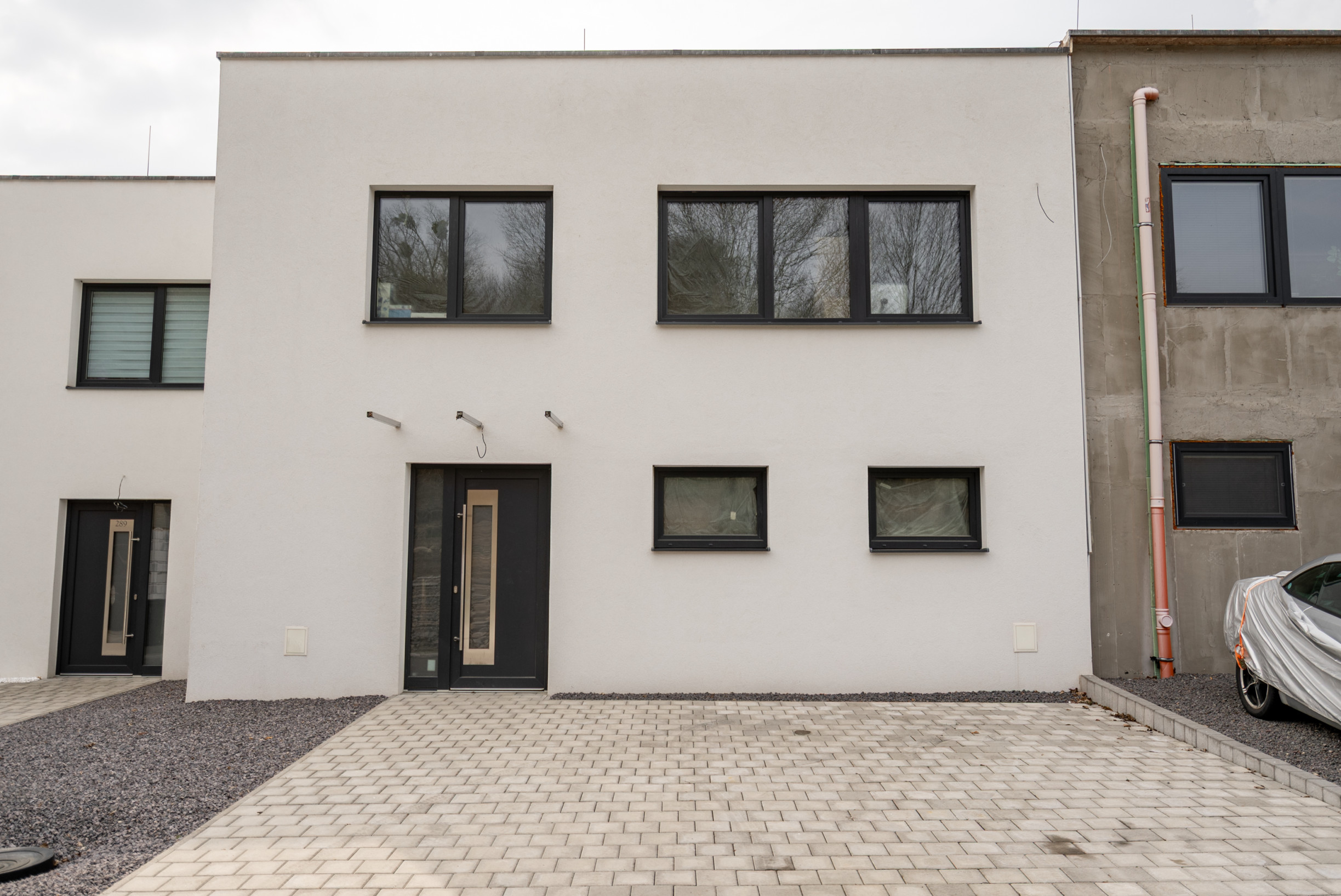 NA PREDAJ | Novostavby rodinných domov v radovej výstavbe – Ladzany (okres Krupina)