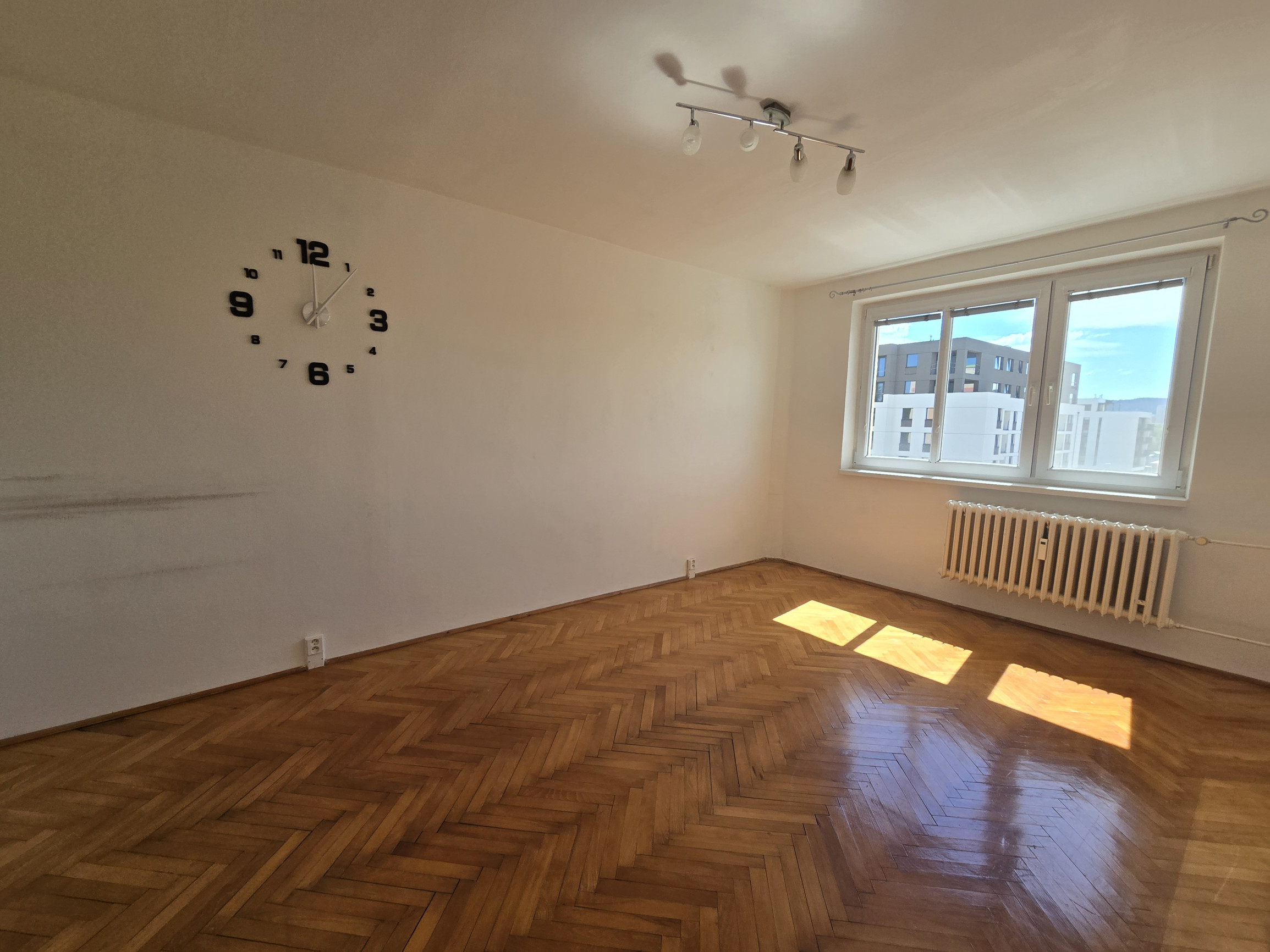 Exkluzívna ponuka! Ponúkam na prenájom 2.-izbový byt s balkónom v Poprade časť Západ ul. 29. Augusta