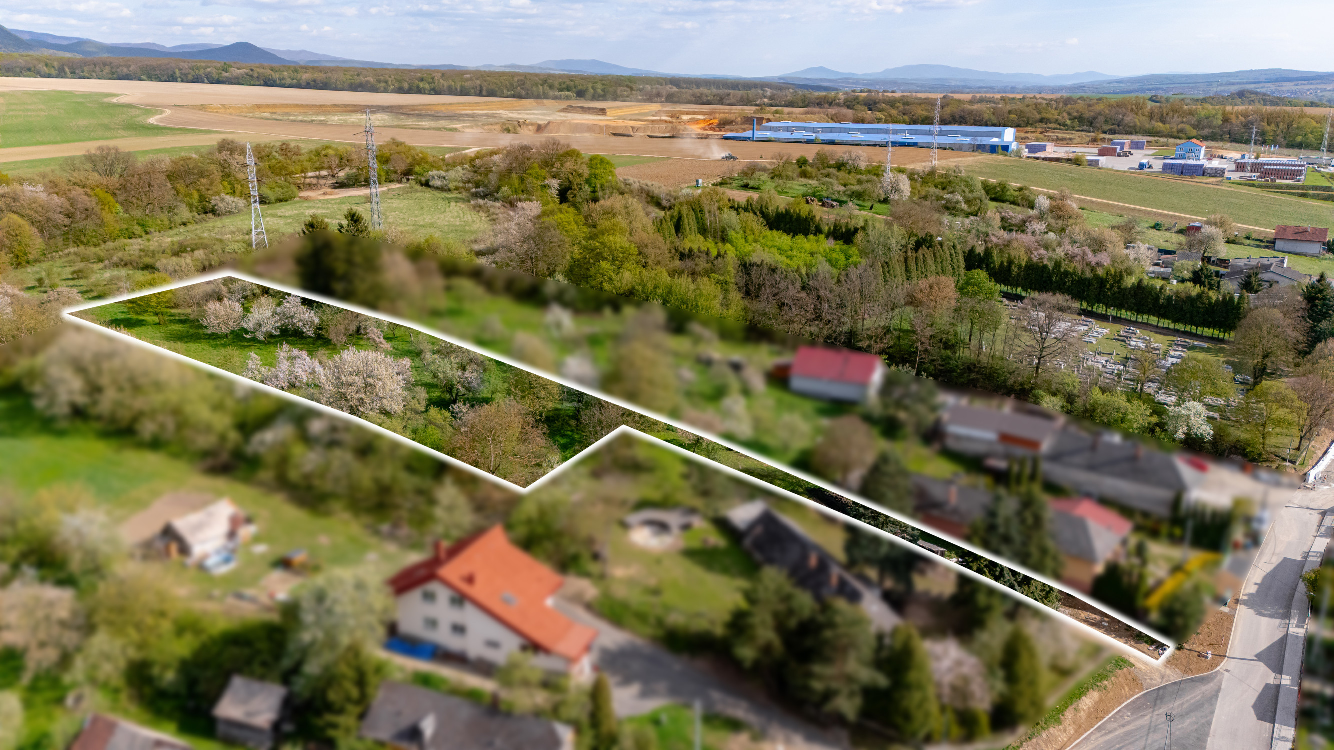 Ponúkame na predaj  slnečný pozemok v lokalite Petrovany-Močarmany, v tichom prostredí