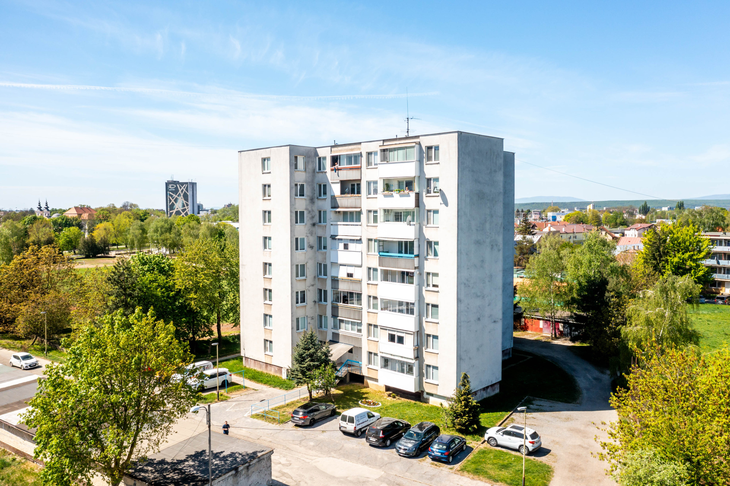 Ponúkame Vám na predaj garsónku v Michalovciach.