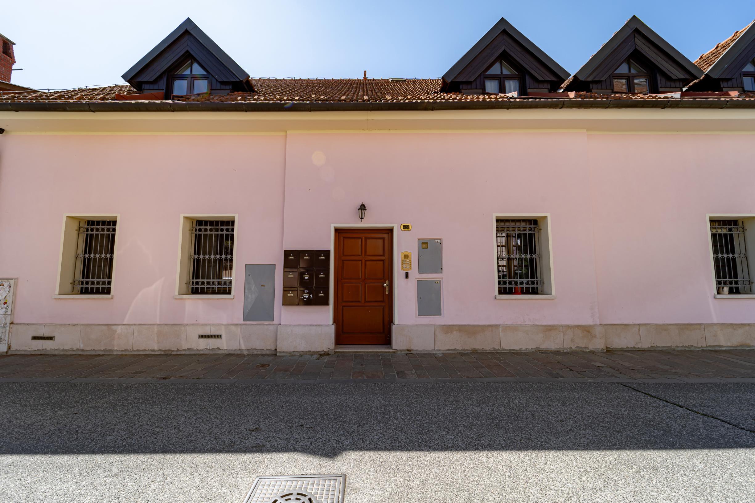 REZERVOVANÉ - Ponúkame Vám 2 izbový byt v centre Košíc
