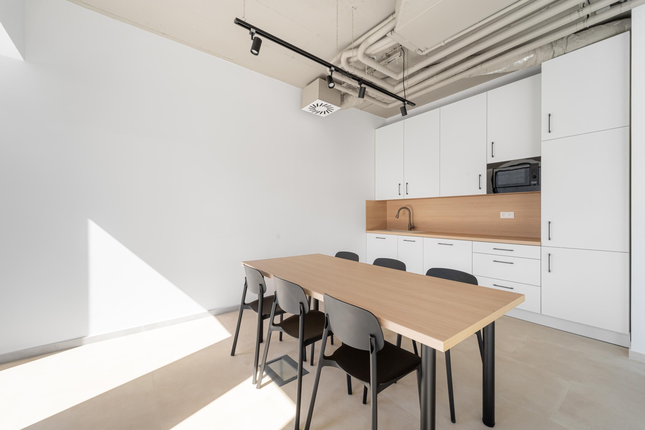 Moderný nebytový priestor open space o veľkosti 124,76 m2 v DUETT Business Residence na prenájom.