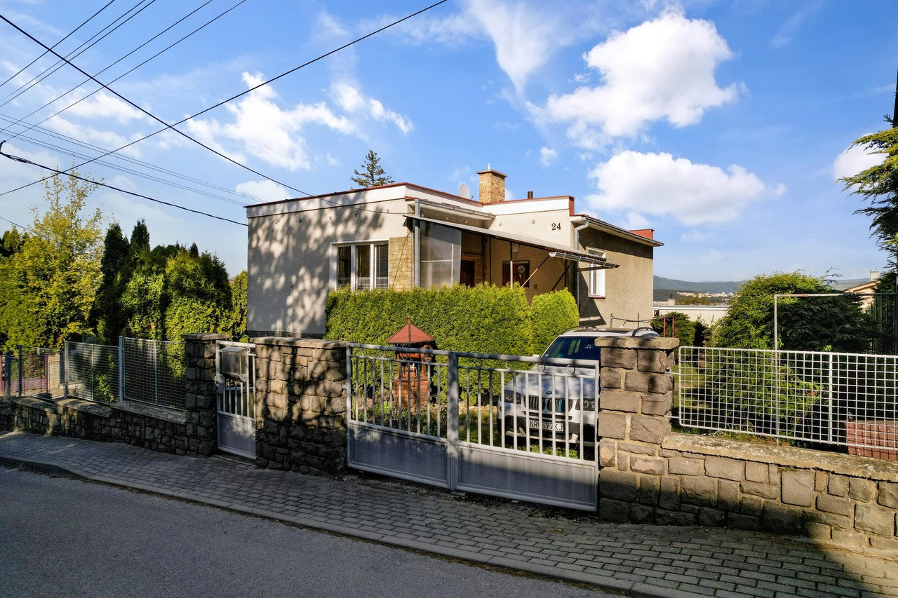 Na predaj rodinný dom s garážou, pozemok 817 m2, Hornoulická ulica, Bojnice