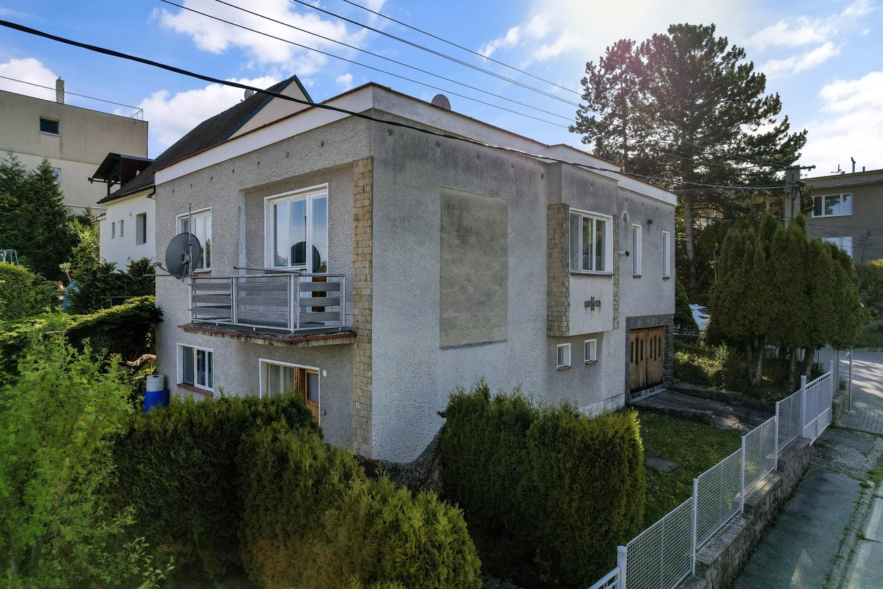 Na predaj rodinný dom s garážou, pozemok 817 m2, Hornoulická ulica, Bojnice