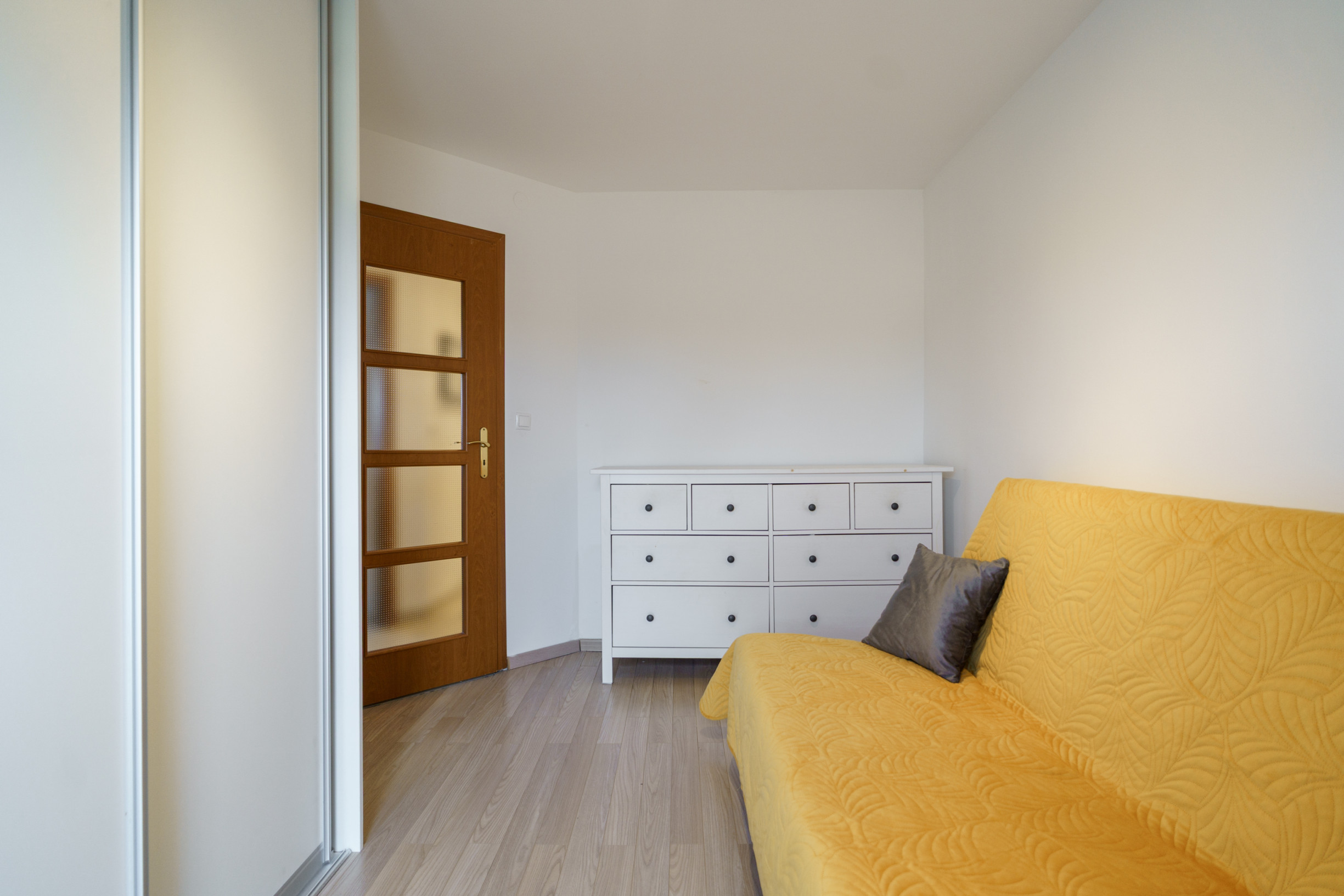 Na predaj 4-izbový zariadený byt (84,14 m²) so záhradou/ pozemkom a parkovaním pri jazere