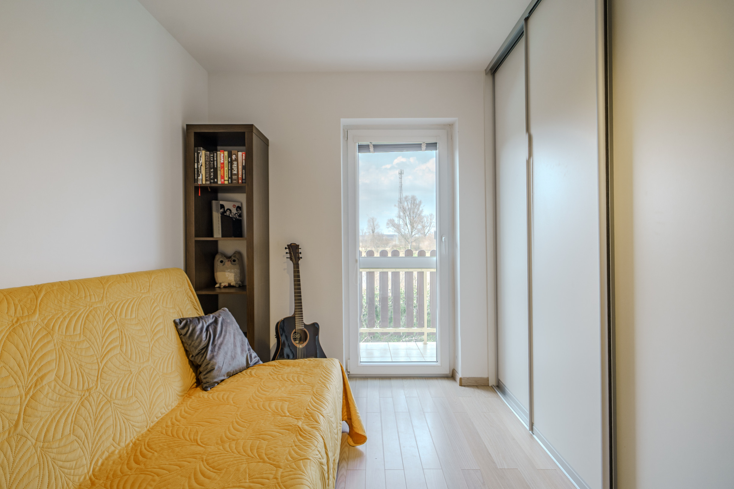 Na predaj 4-izbový zariadený byt (84,14 m²) so záhradou/ pozemkom a parkovaním pri jazere