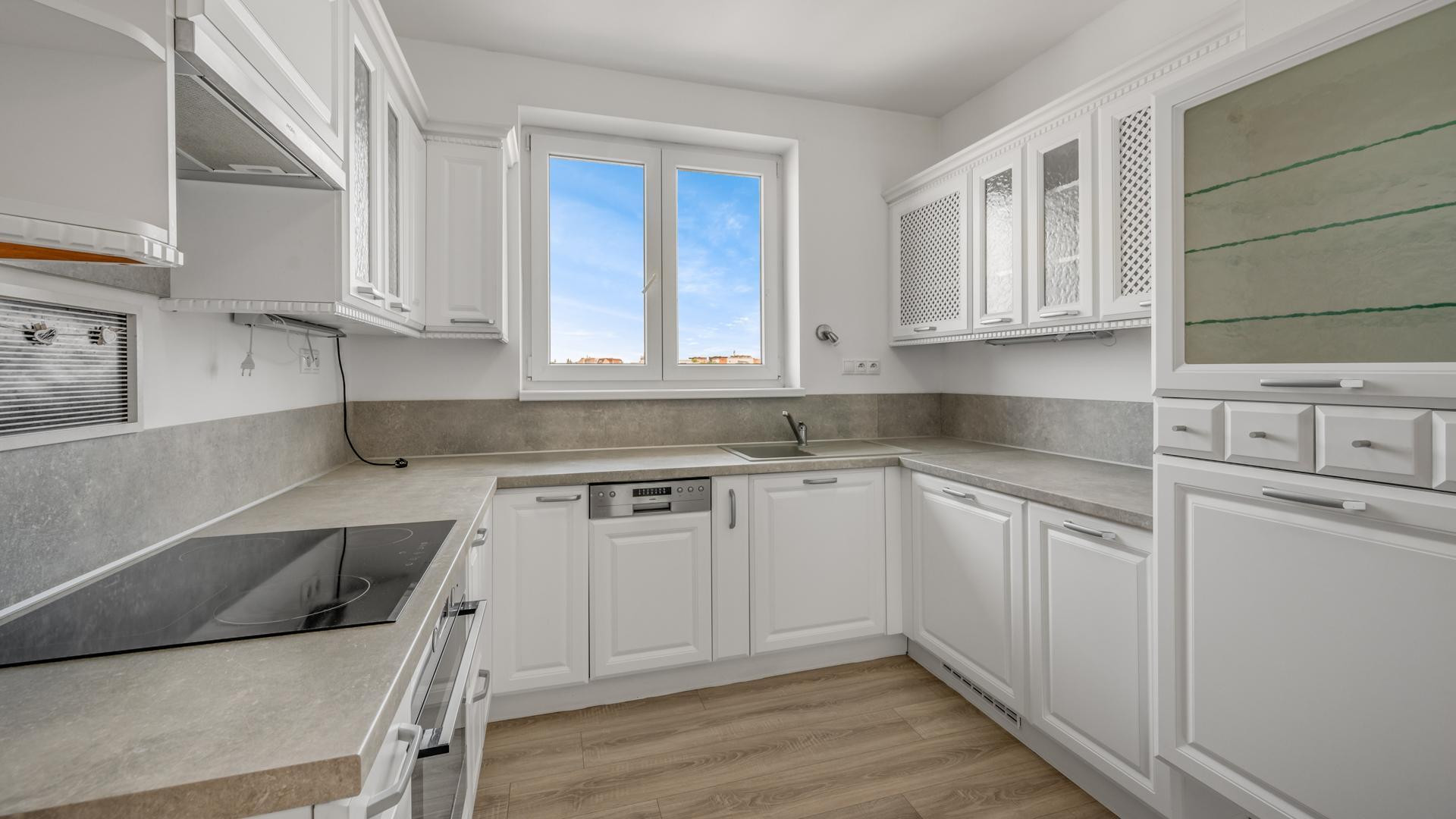 Prenájom 2-izbový byt 61 m2, Vajanského, Piešťany