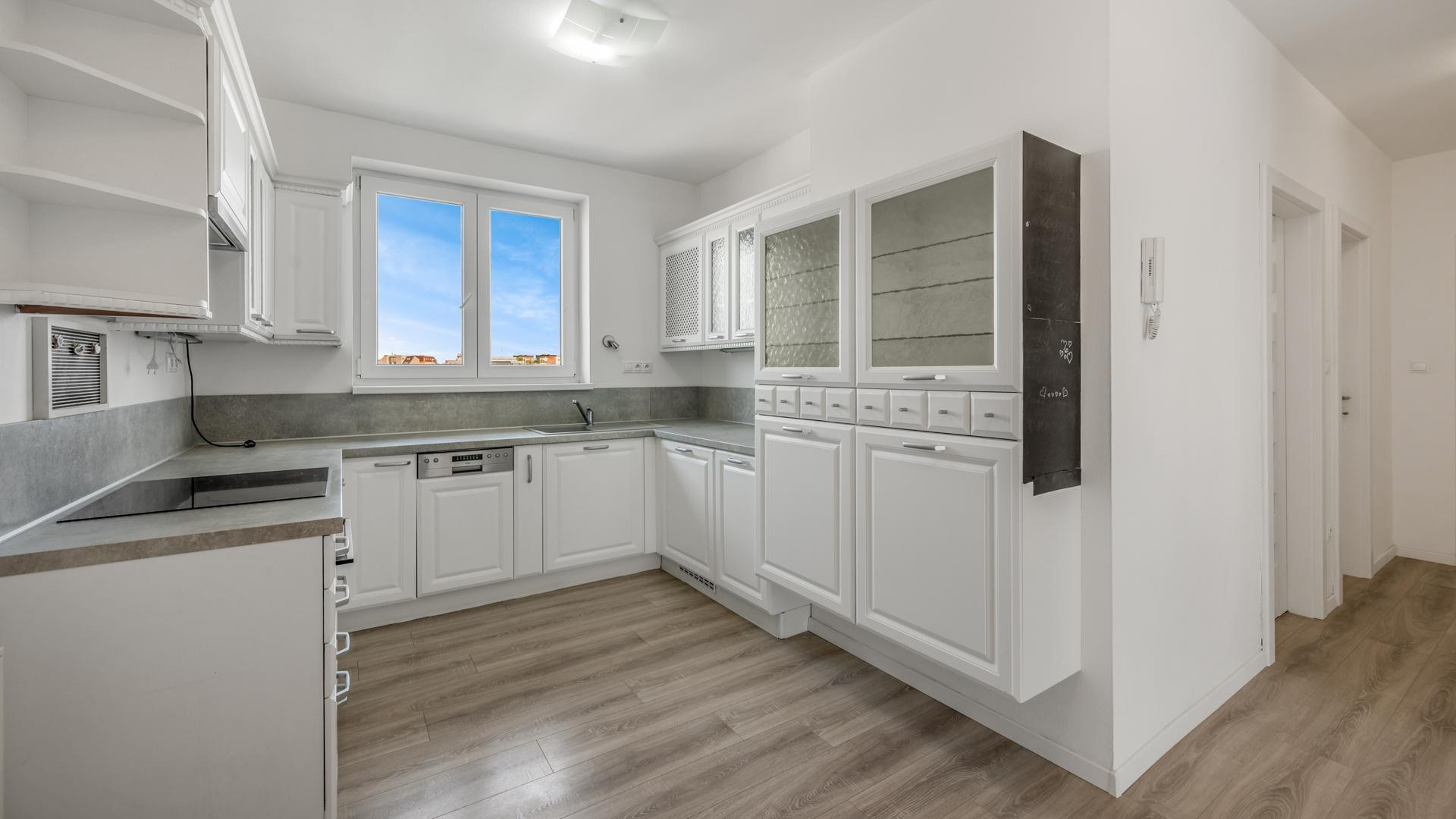 Prenájom 2-izbový byt 61 m2, Vajanského, Piešťany