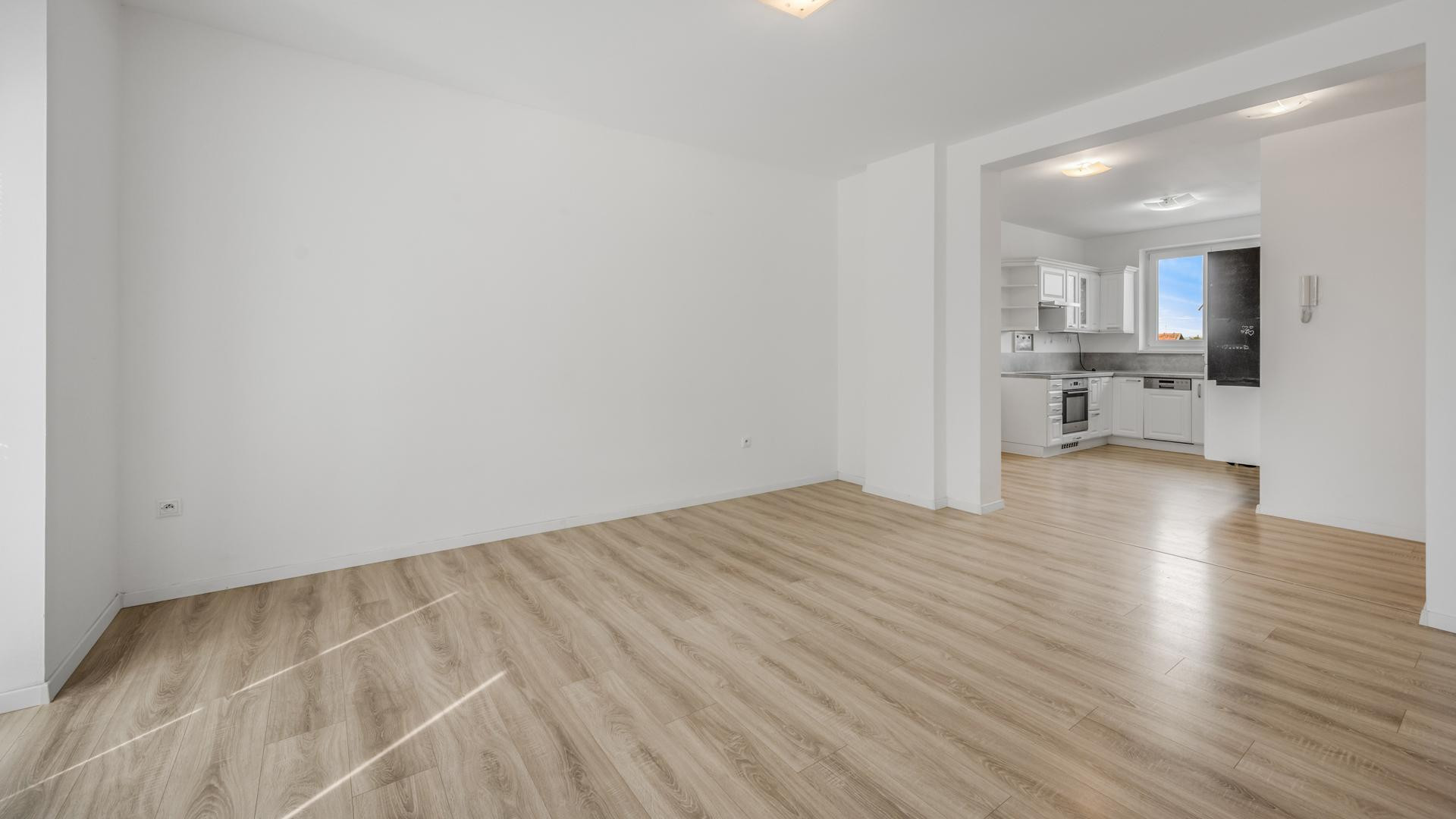Prenájom 2-izbový byt 61 m2, Vajanského, Piešťany