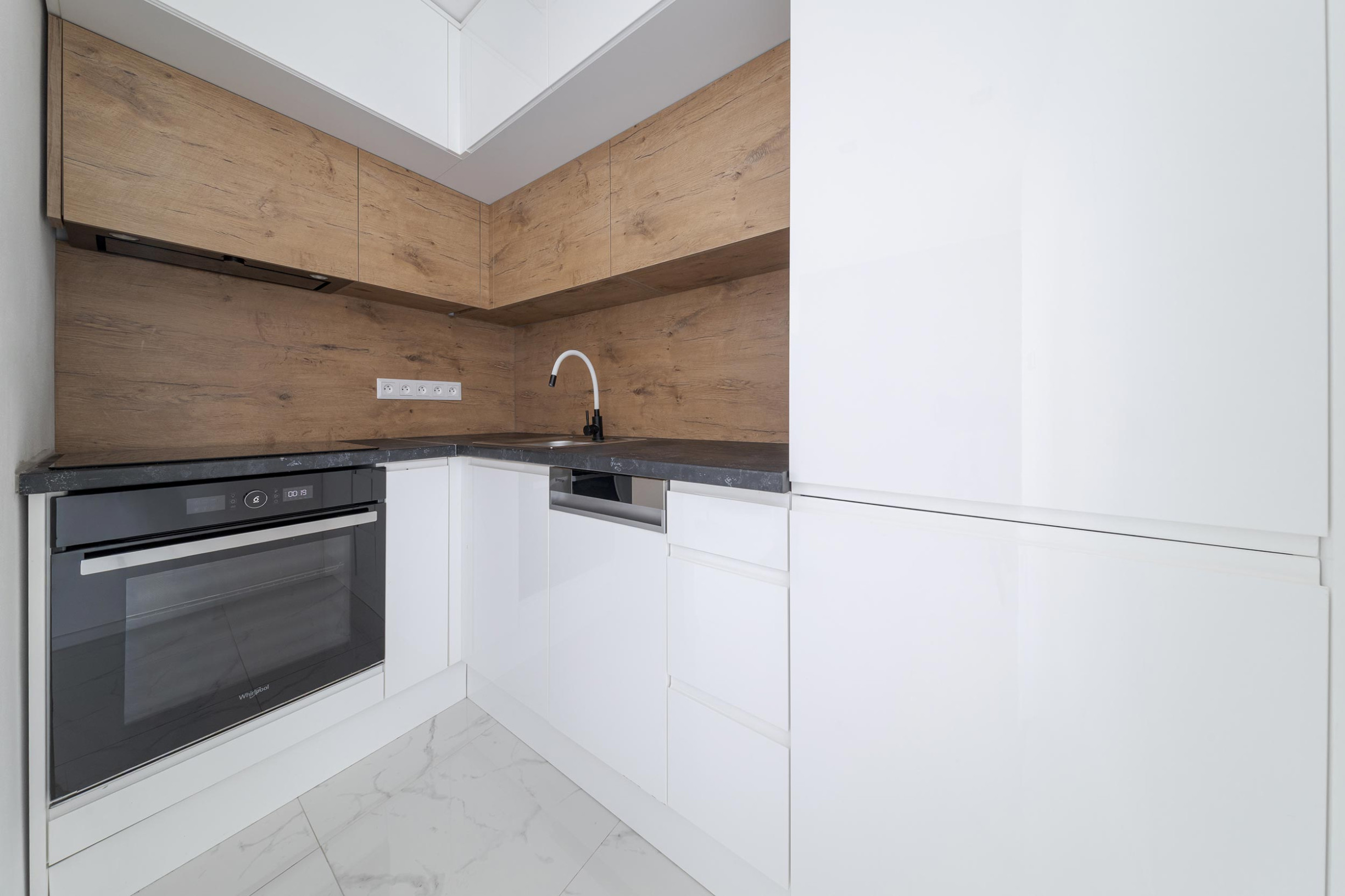 1,5-izbový, predaj, kompletná rekonštrukcia, 43 m2, pražský typ, loggia, Buzulucká, Košice