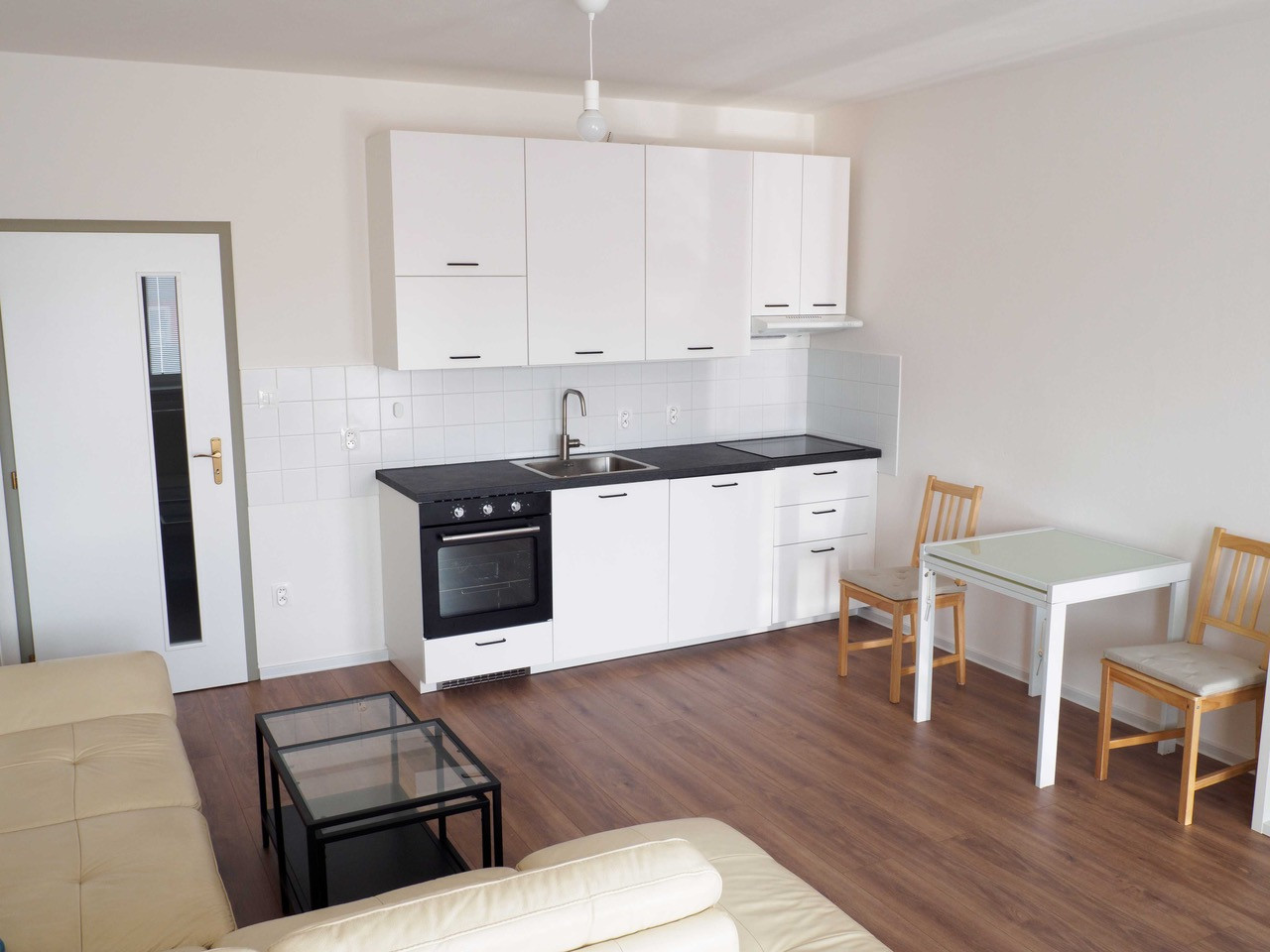 Na prenájom 1-izbový byt s balkónom, 42 m2, Vyšehradská ulica, Bratislava-Petržalka