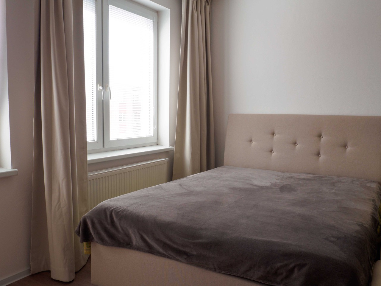 Na prenájom 1-izbový byt s balkónom, 42 m2, Vyšehradská ulica, Bratislava-Petržalka