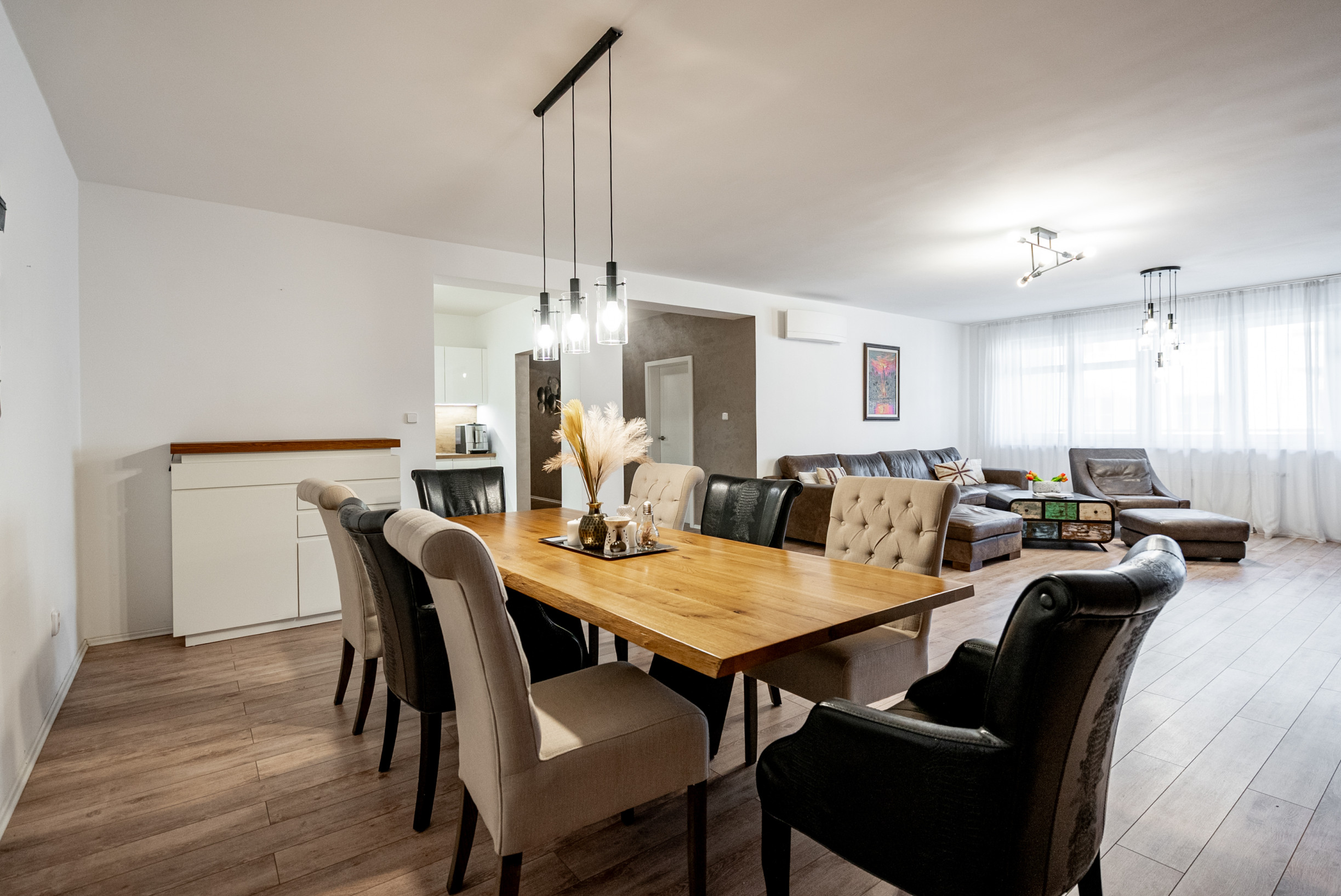 NA PREDAJ veľkometrážny 4-izbový byt 166,94 m² s parkovacím státím a 2 loggiami – Zámocká ulica