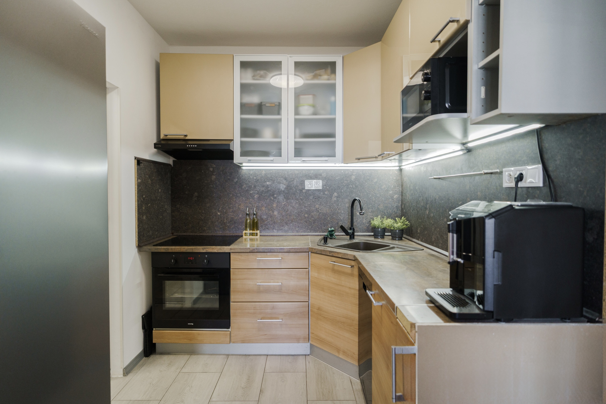 NA PREDAJ praktický 3-izbový byt po kompletnej rekonštrukcii, 55,59 m², ul. Furdekova – Petržalka