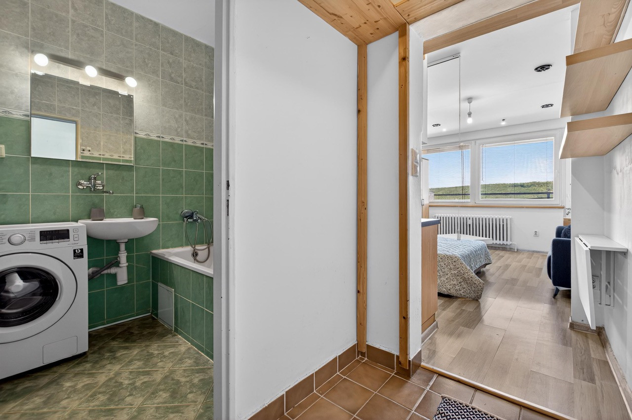 REZERVOVANÉ - Na predaj zrekonštruovaný a zariadený 1-izbový byt, 37,54 m2, Sekurisova ulica, Bratislava-Dúbravka