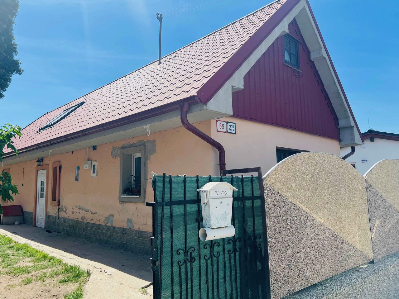 Na predaj rodinný dom, 493 m2, Školská ulica, Zemianska Olča, okres Komárno