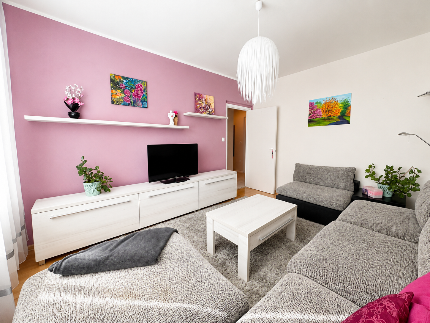 REZERVOVANÉ - NA PREDAJ | 2-izbový byt po takmer kompletnej rekonštrukcii, Banská Štiavnica, Križovatka